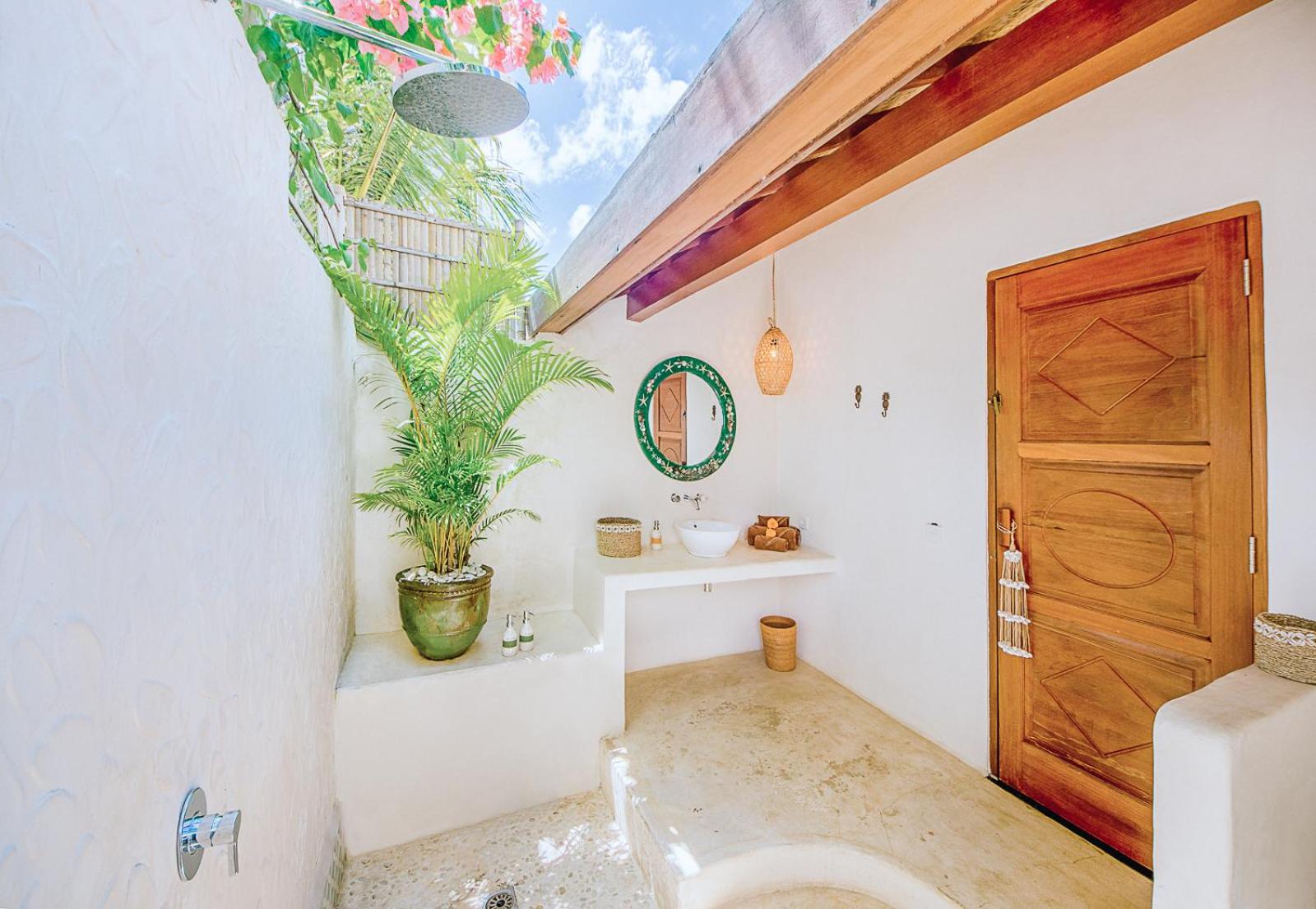 The Queen room with Pool view / Concrete photo 3