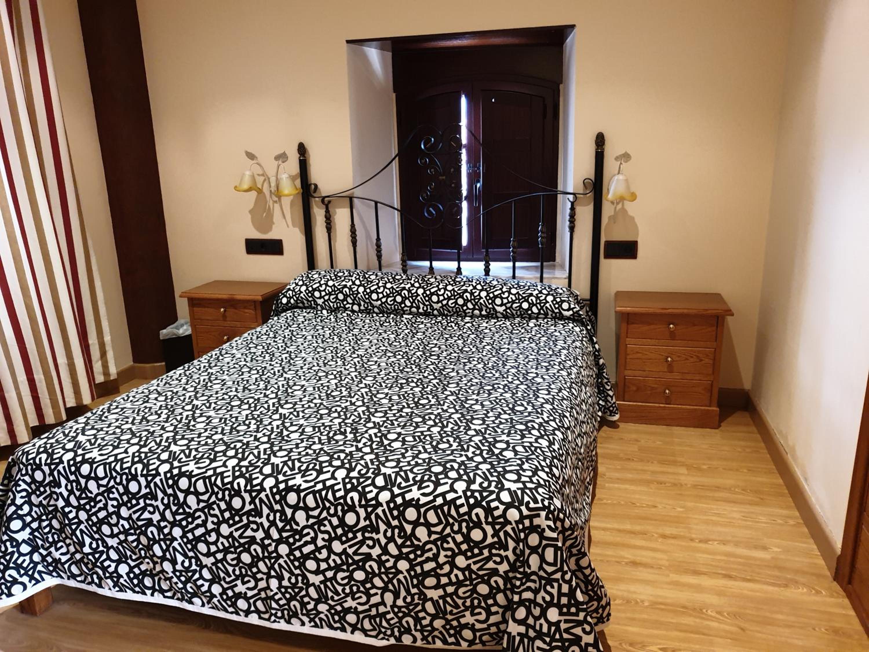Deluxe Double Room with Extra Bed - Photo 2