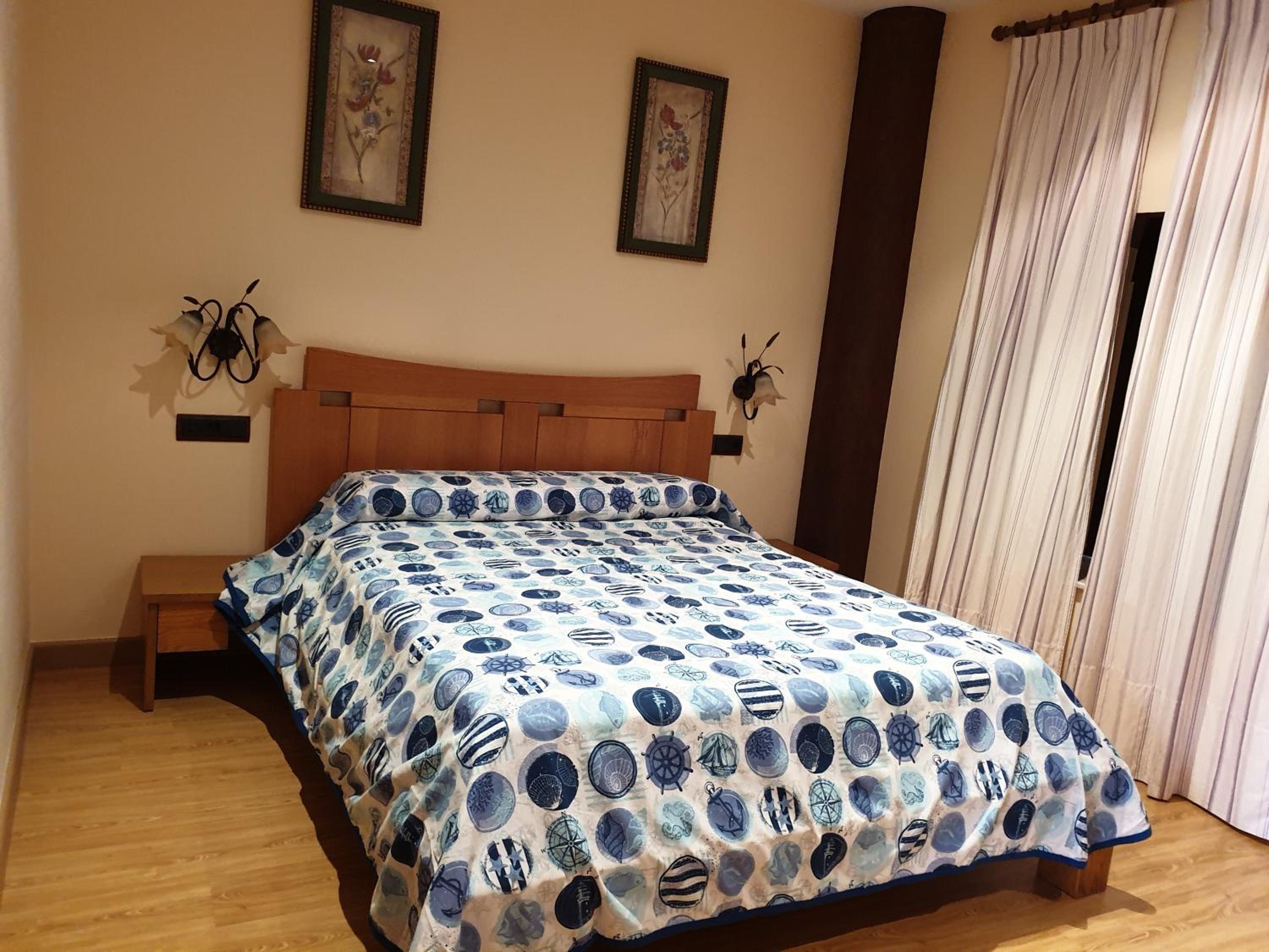 Large Double Room - Photo 1