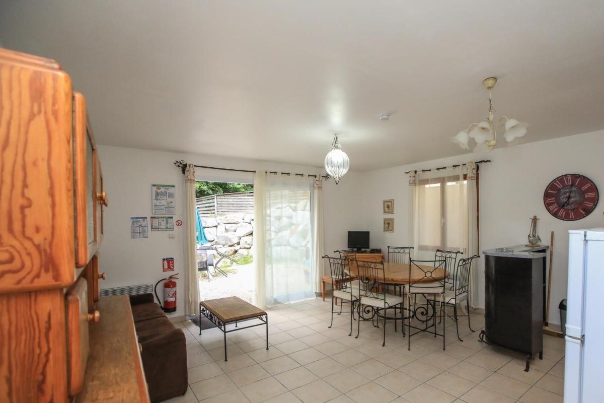 Two-Bedroom House photo 3