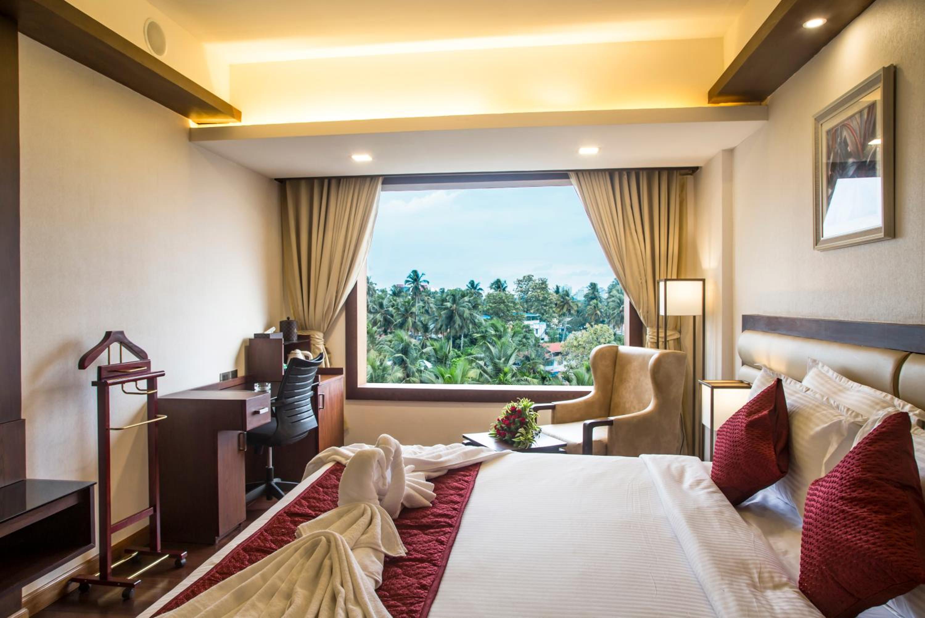 Deluxe King Room - Photo 1