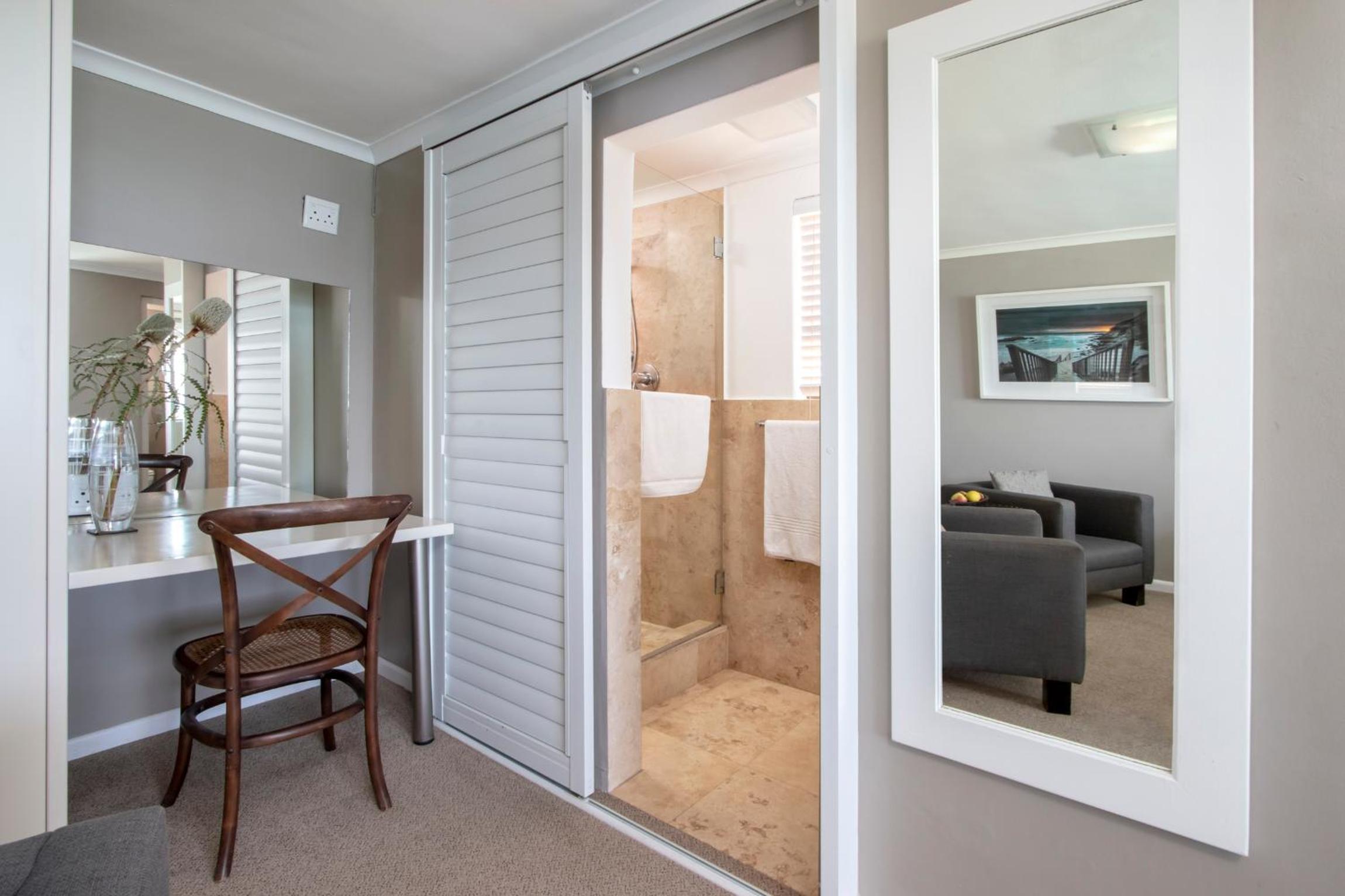 King or Twin Room with Sea View photo 2