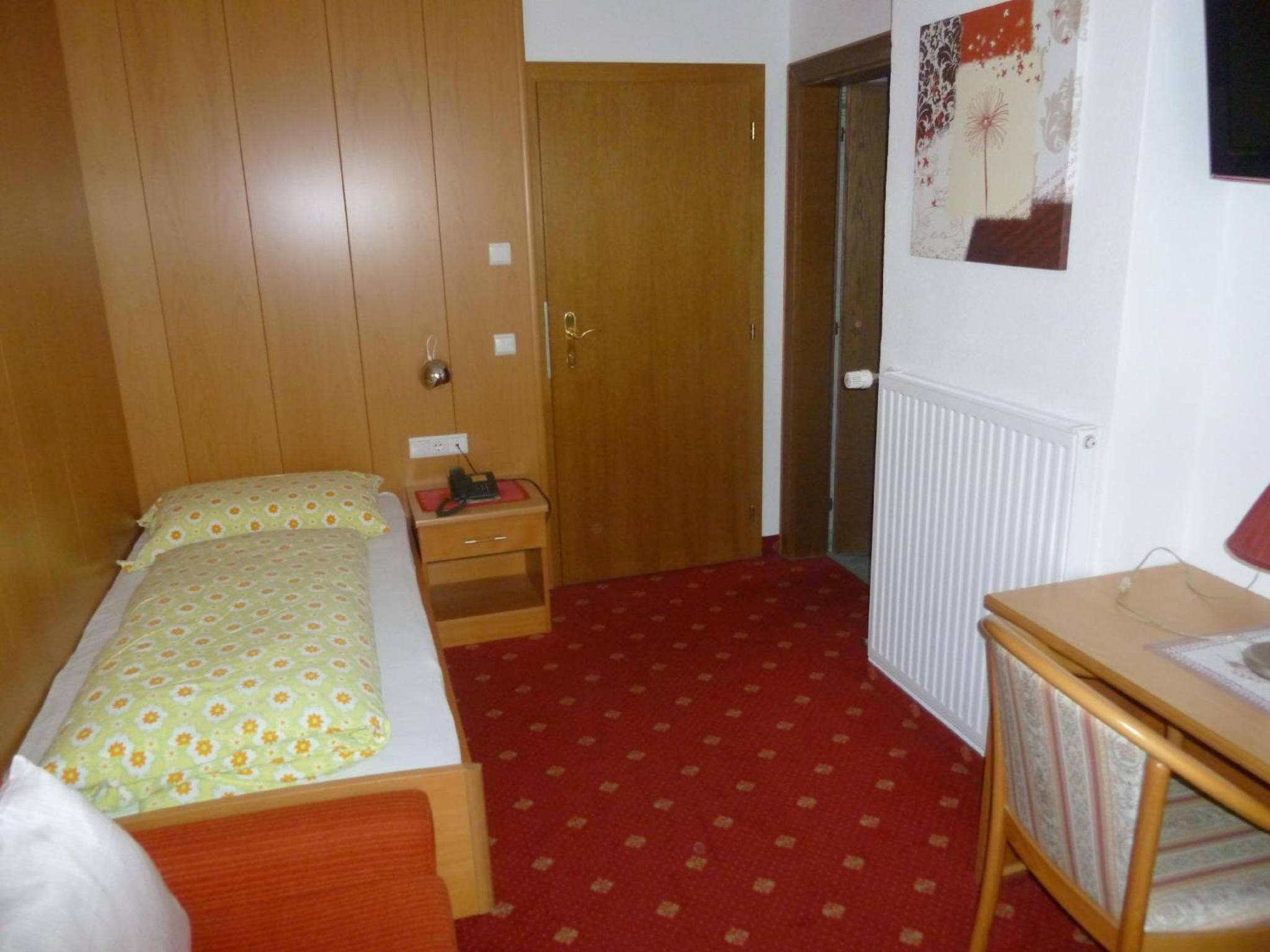 Single Room photo 3