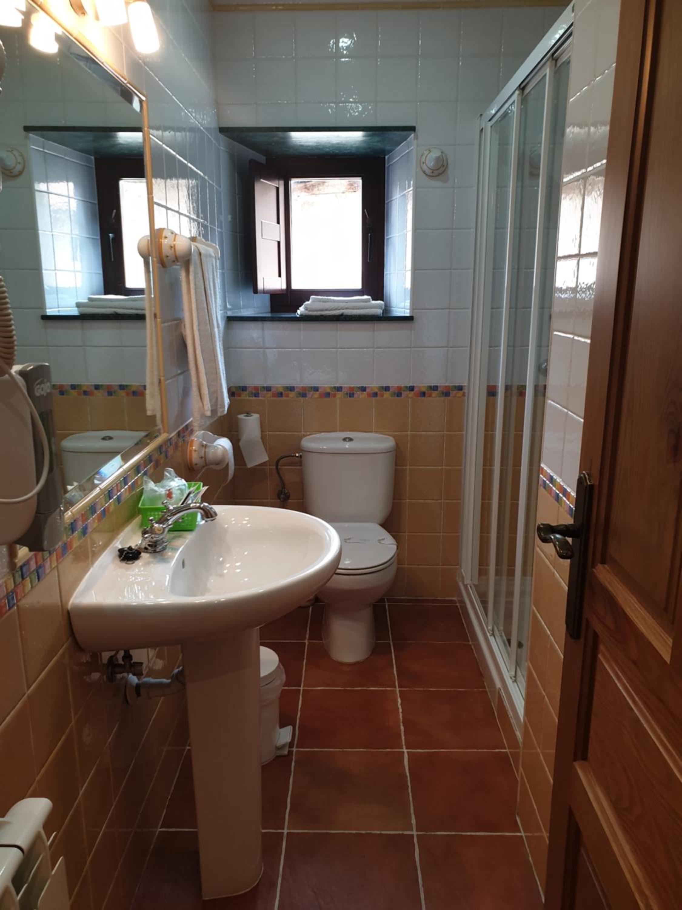 Large Double Room - Photo 11