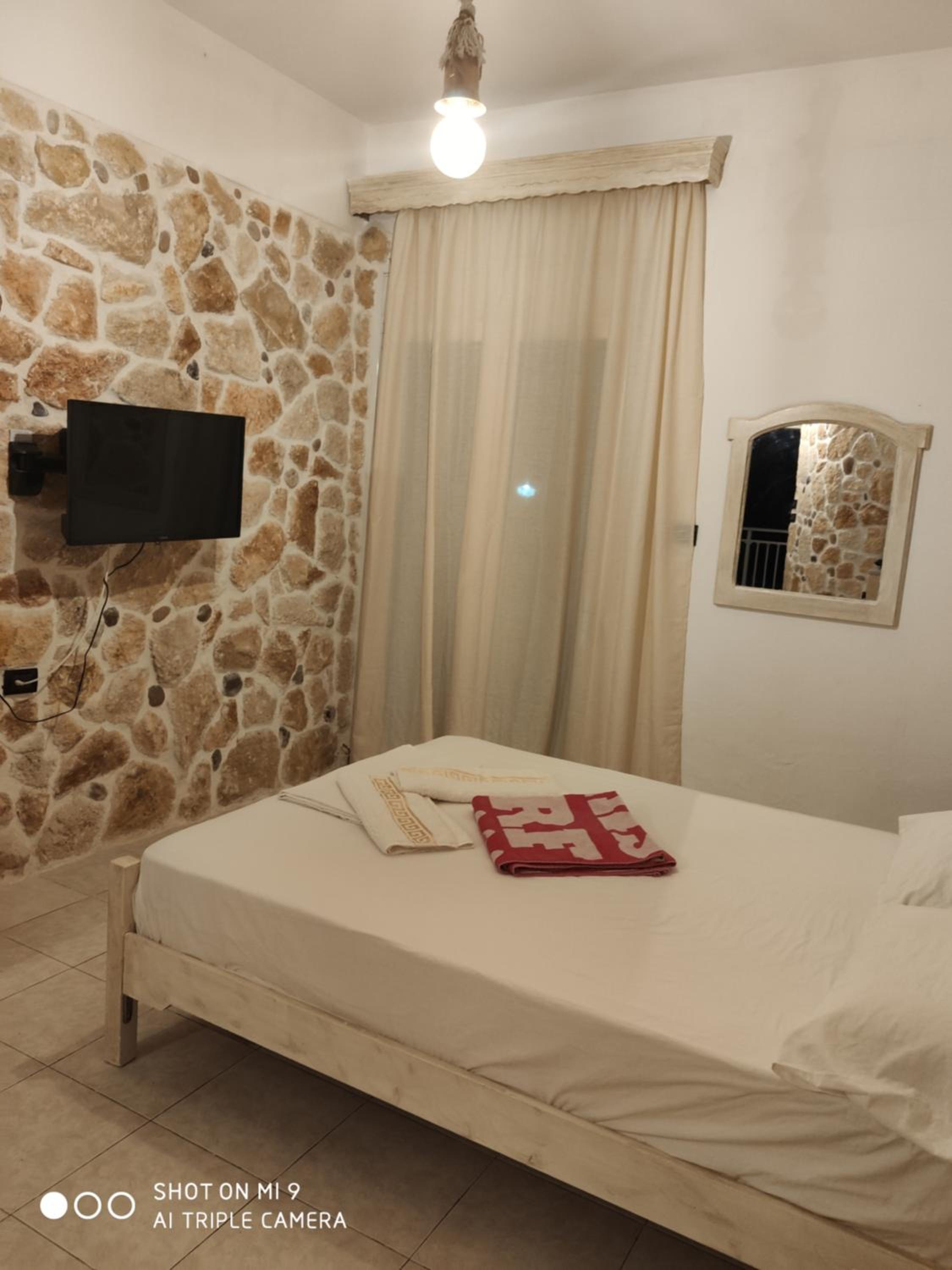 One-Bedroom Apartment - Photo 12