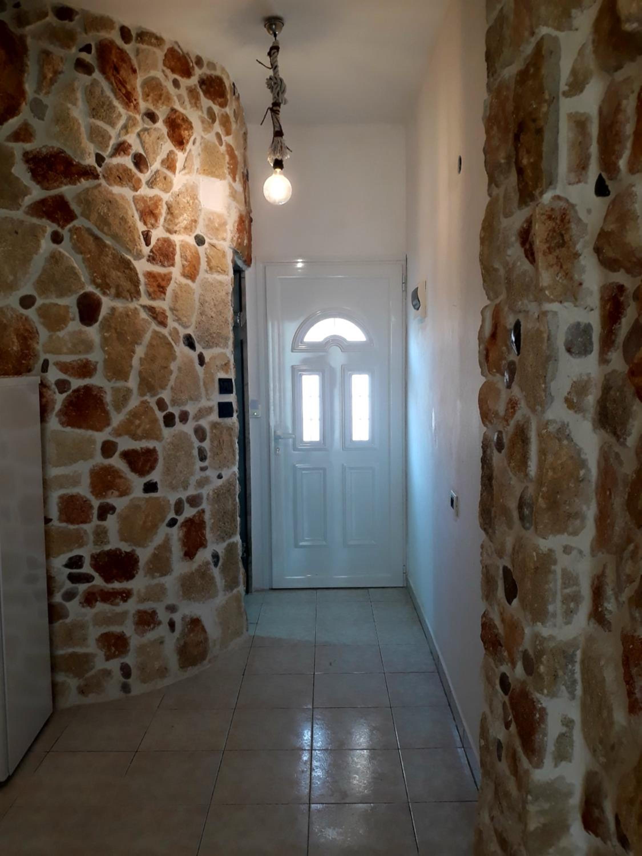 One-Bedroom Apartment - Photo 17