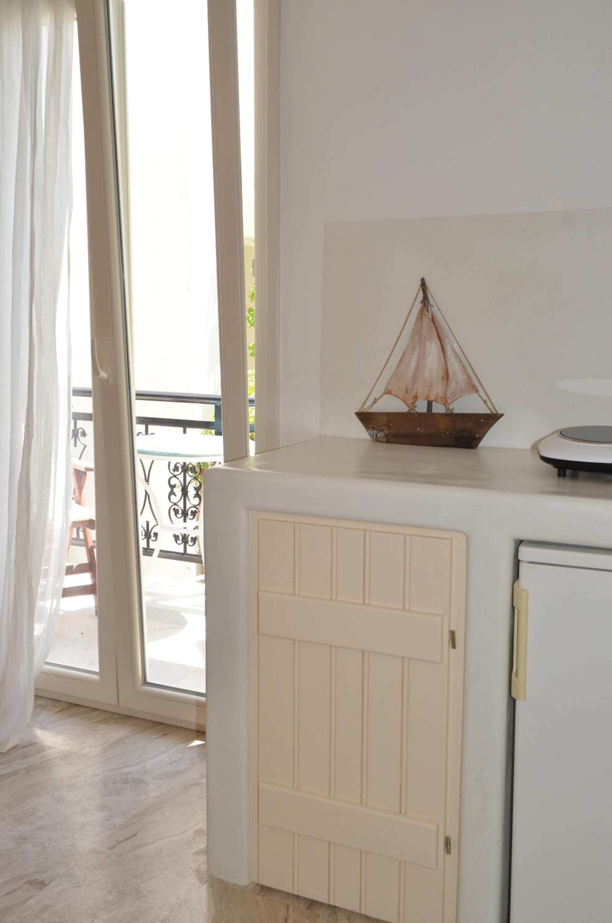 Double Room with Balcony - Photo 2