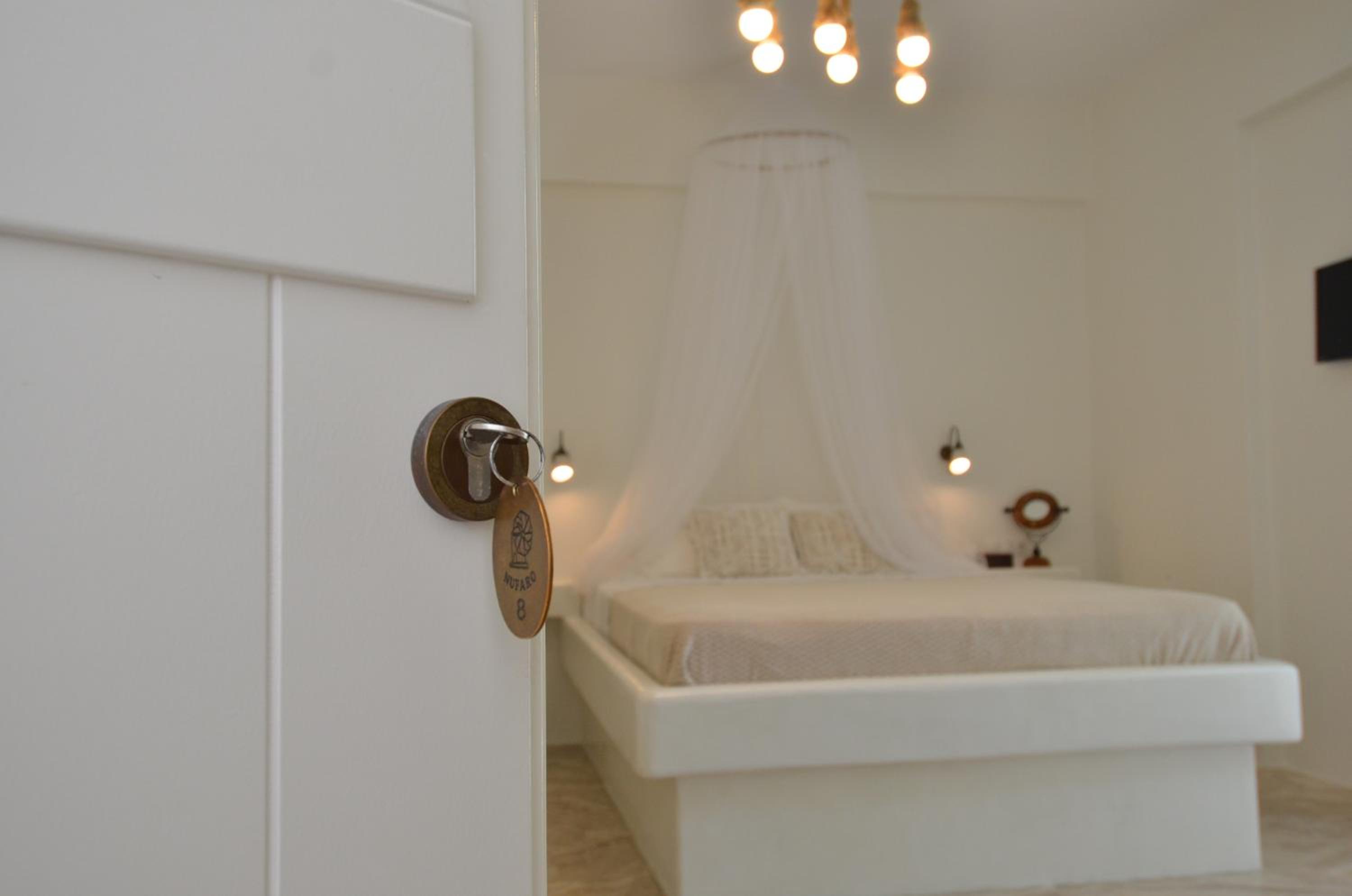 Double Room with Balcony - Photo 3