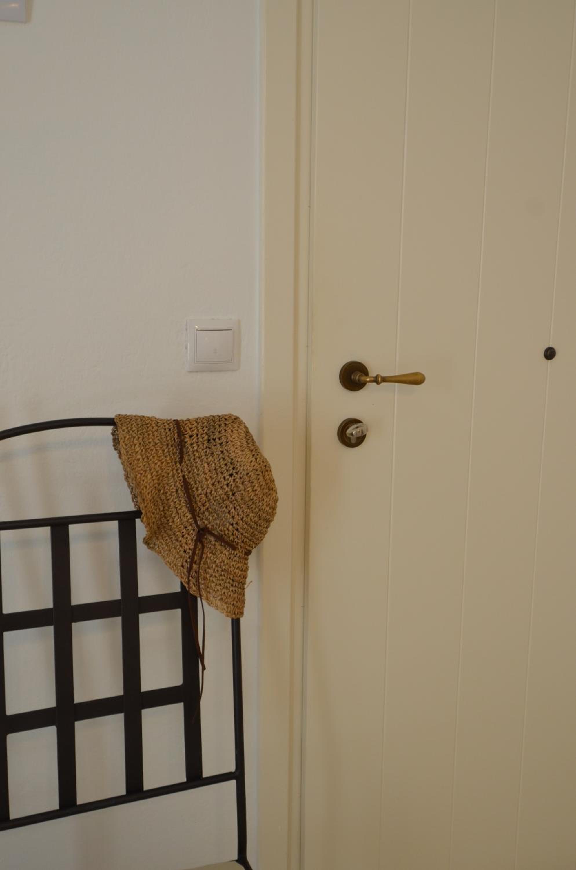 Double Room with Balcony - Photo 12