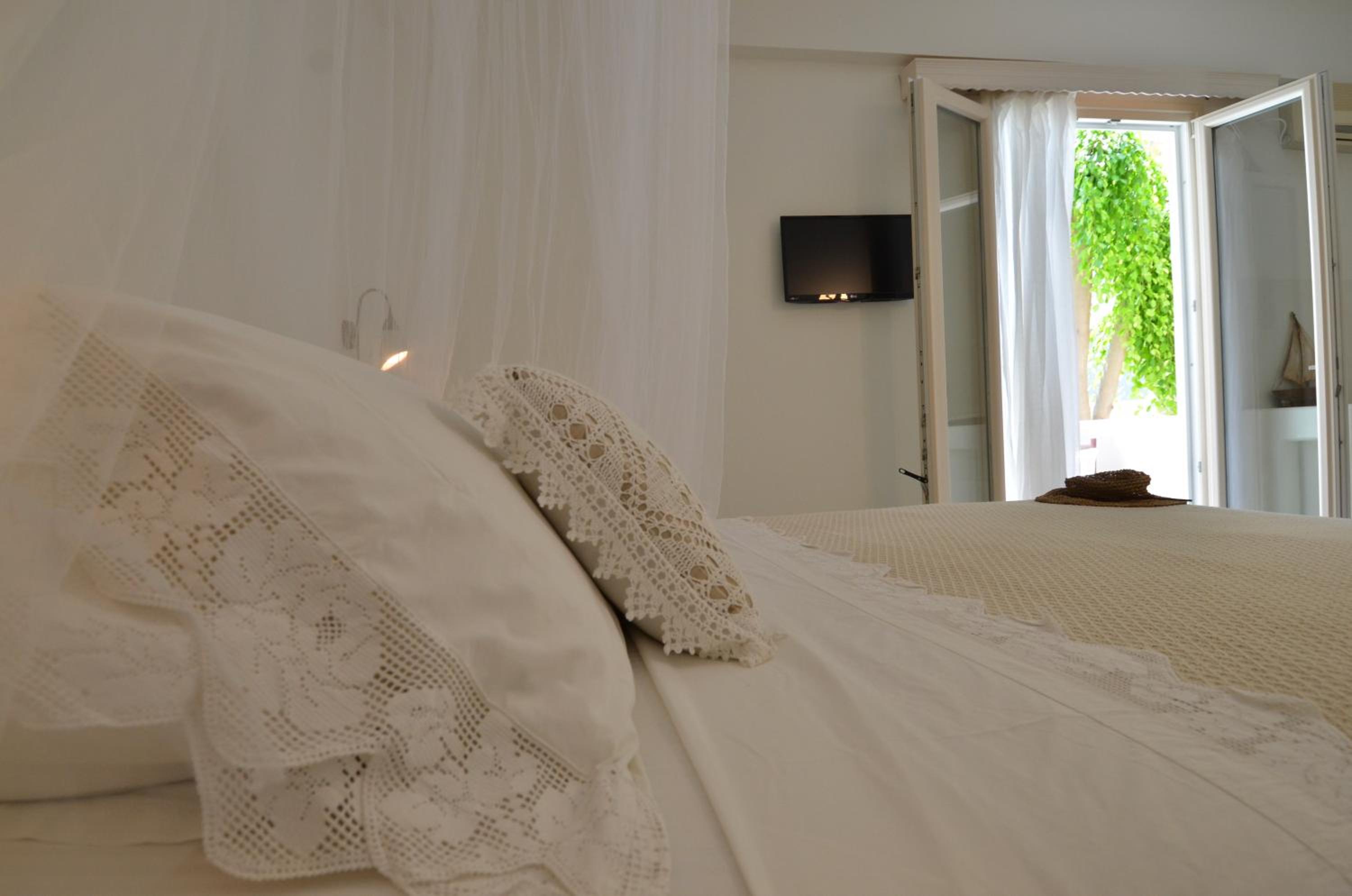 Double Room with Balcony - Photo 15