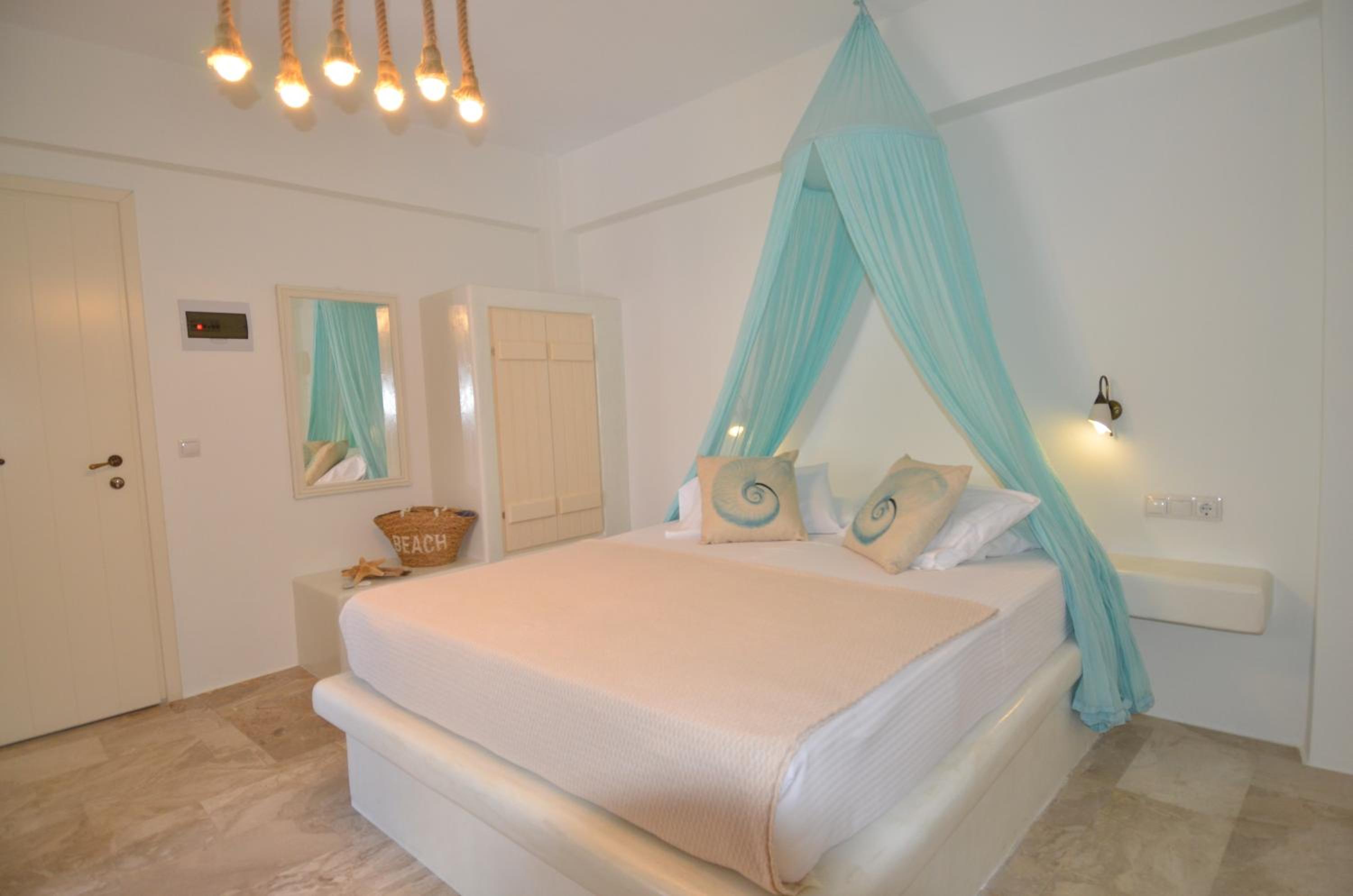 Double Room with Balcony - Photo 8