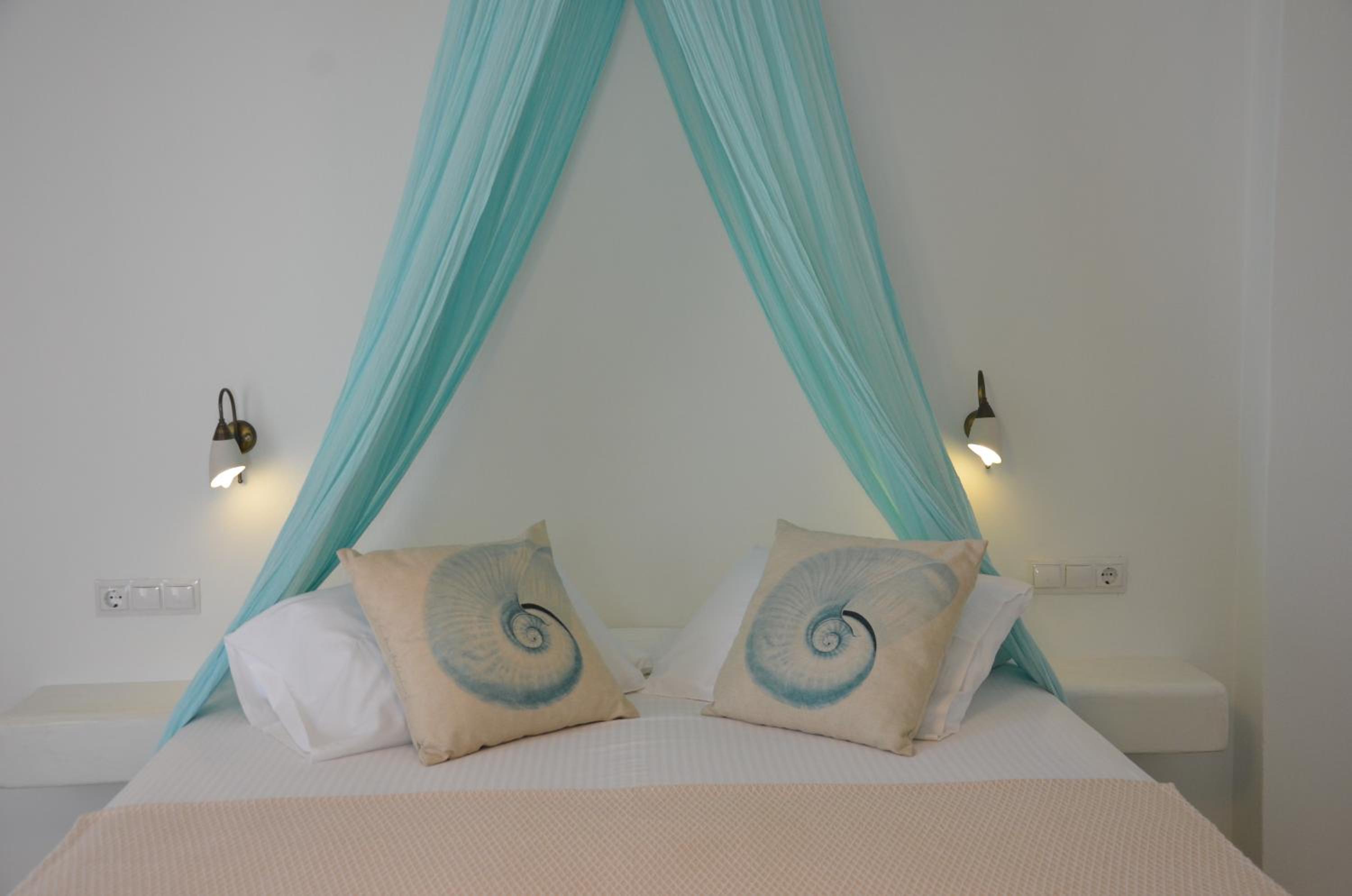 Double Room with Balcony - Photo 16