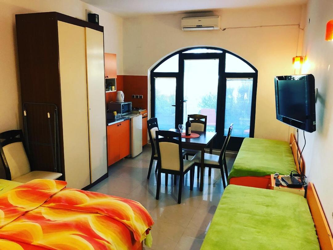 Studio (4 Adults)