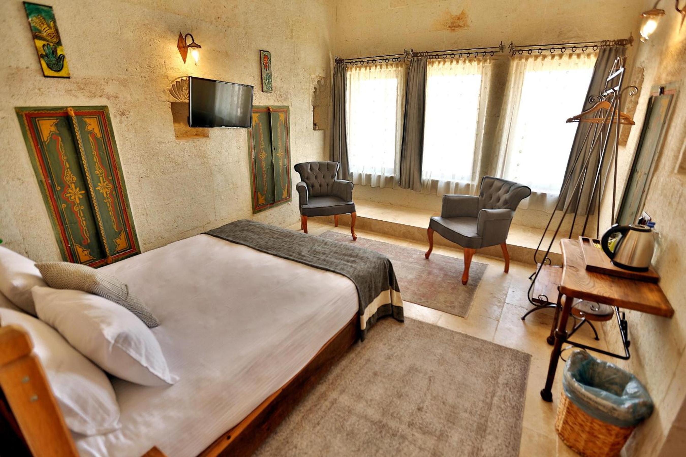 Deluxe Room - Photo 12