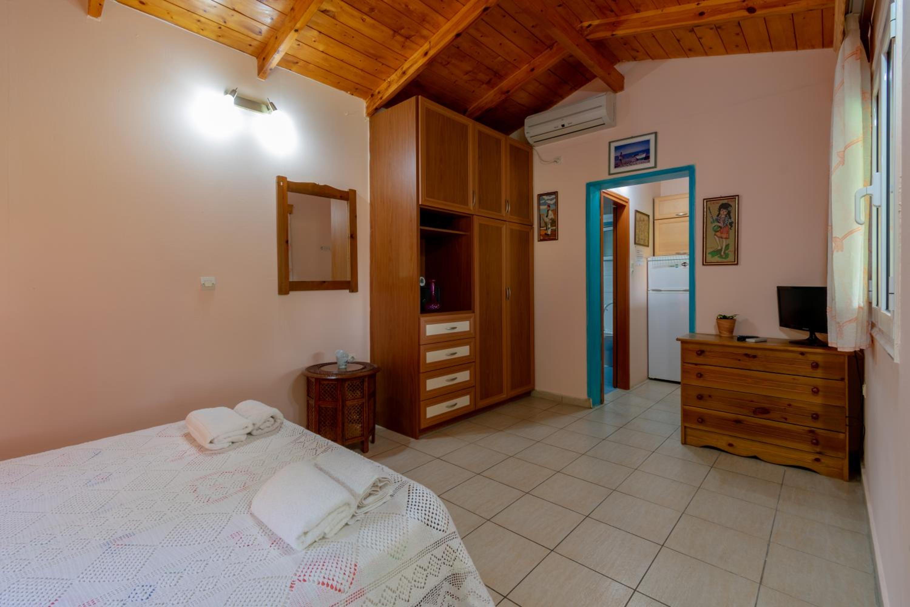 Studio (2 Adults)