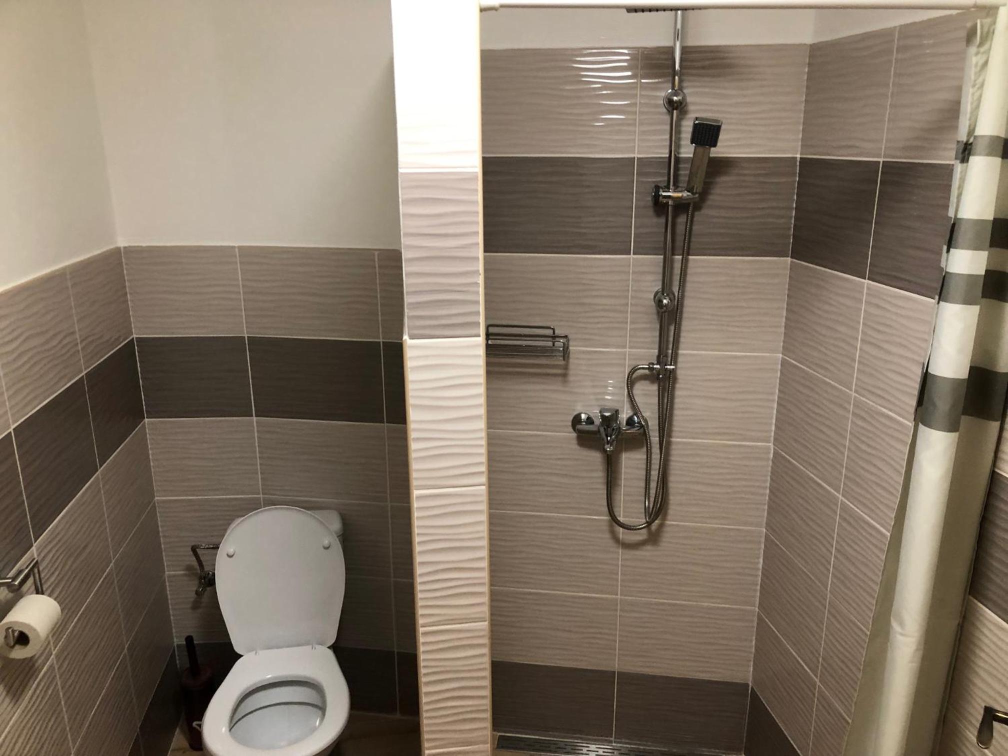 Family Room with Private Bathroom - Photo 9
