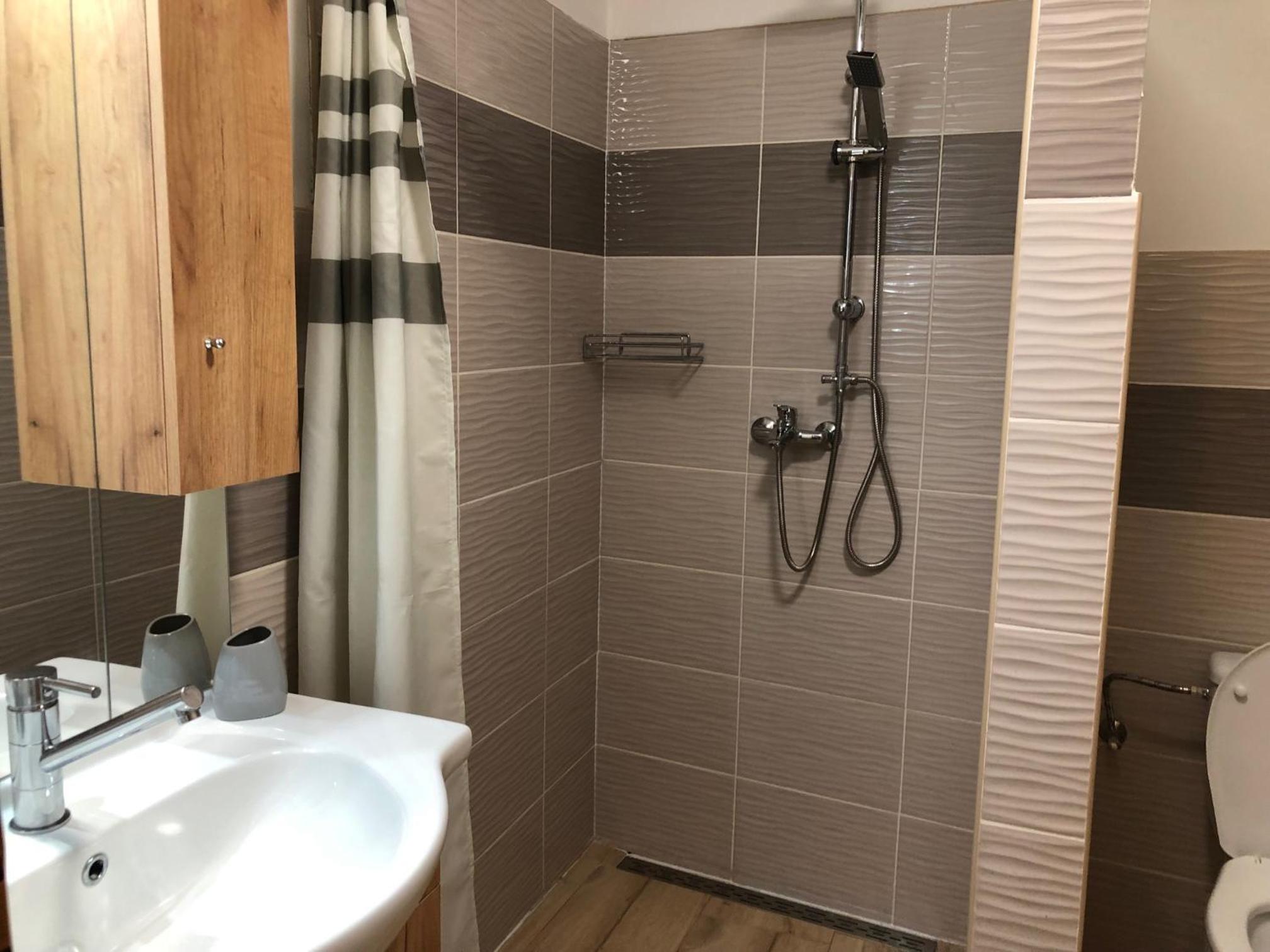Family Room with Bathroom - Photo 2