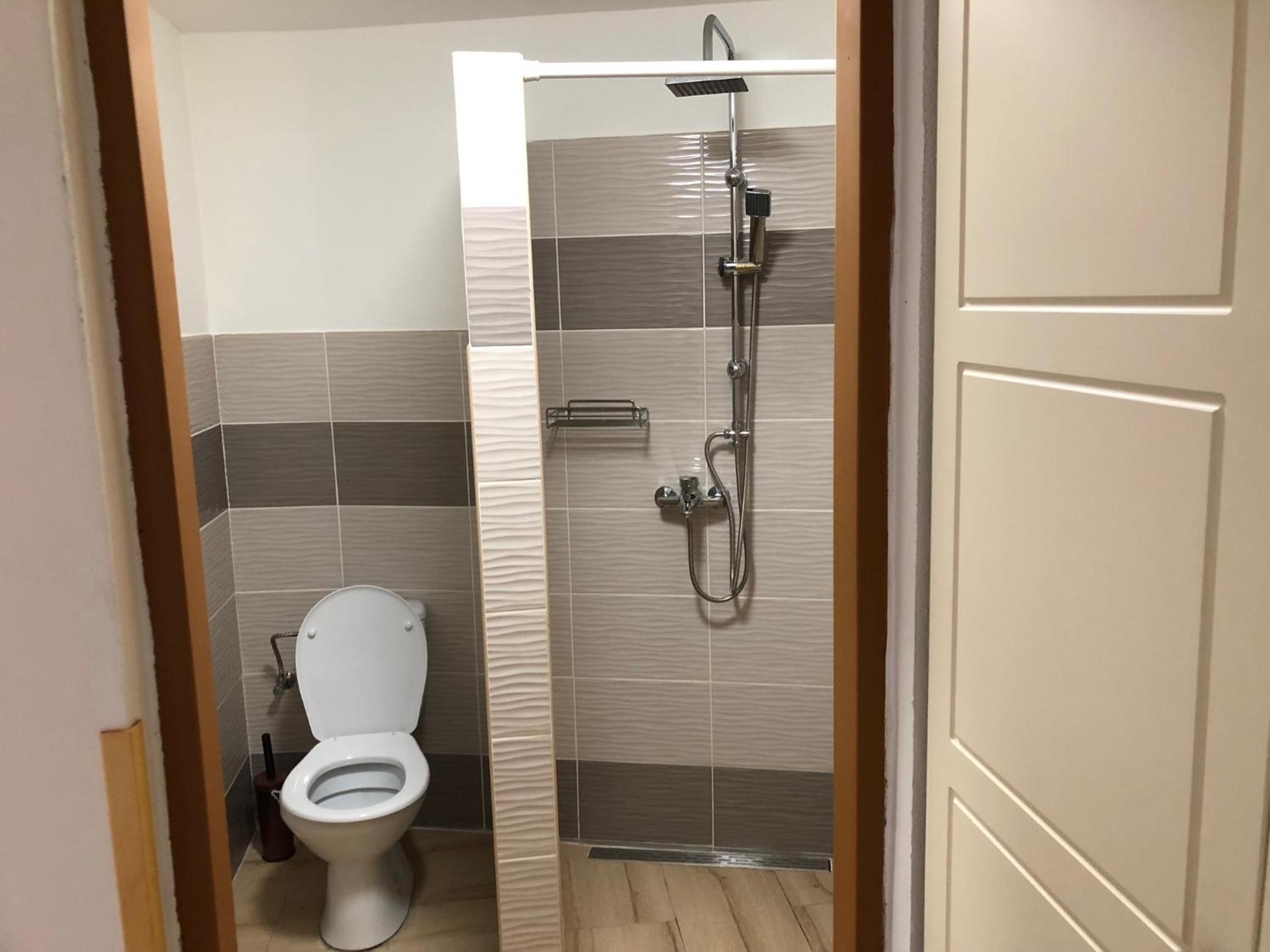 Family Room with Private Bathroom - Photo 8