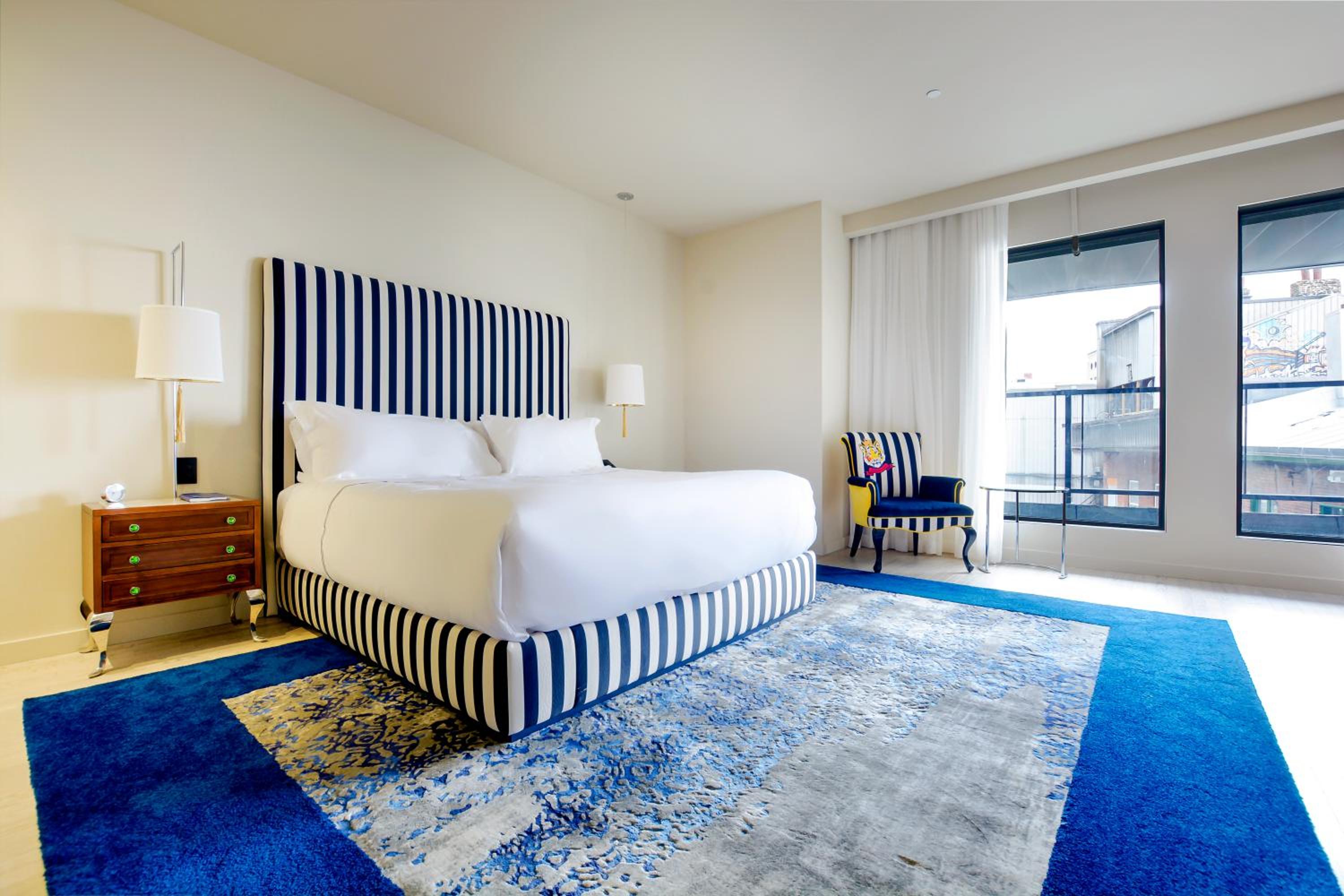 Suite with Balcony and City View thumbnail 6