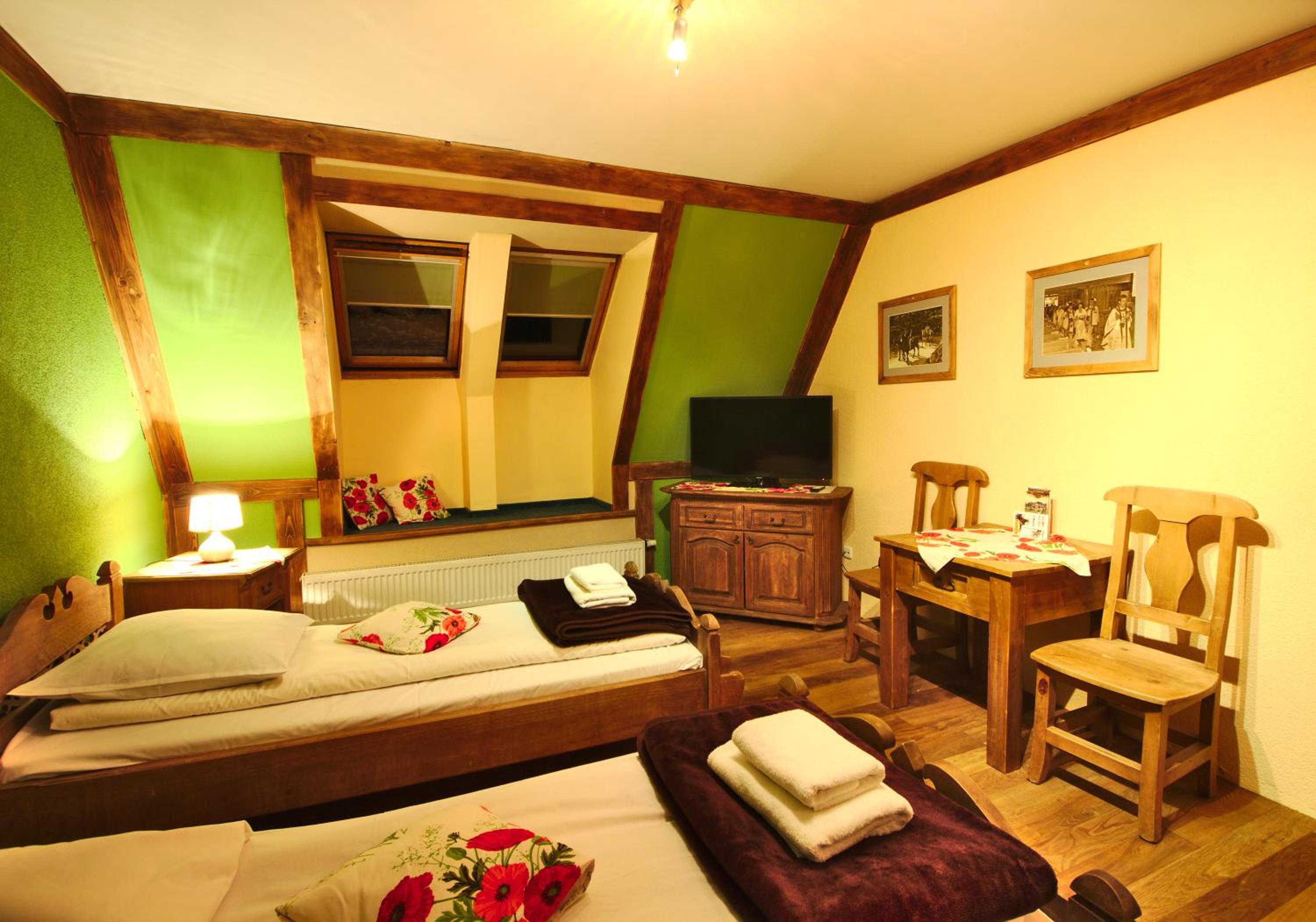 Twin Room with Extra Bed photo 1