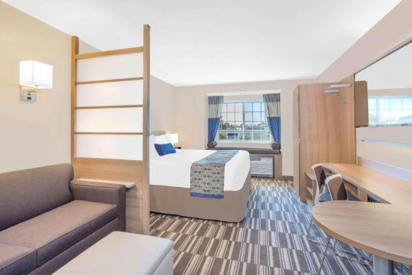 King Studio Suite -  Accessible/Non-Smoking photo 3