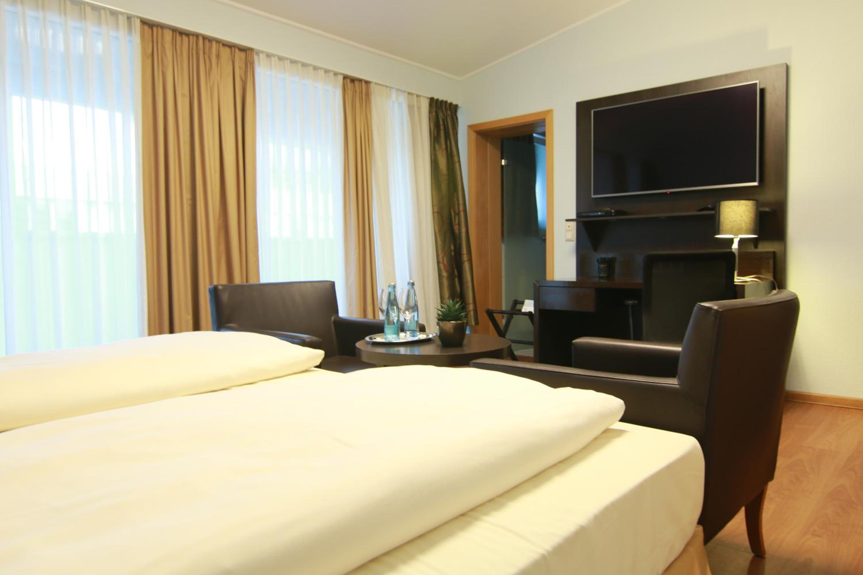 Budget Double or Twin Room - Photo 8