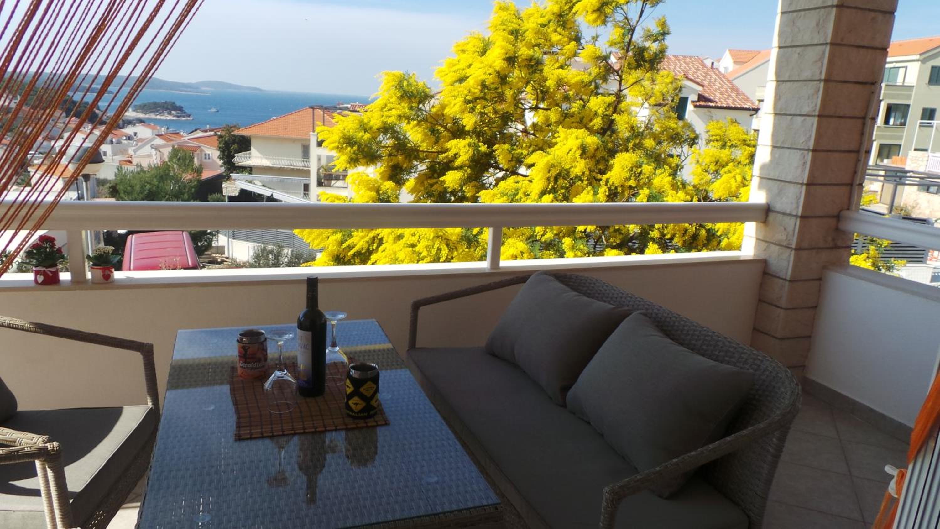 One-Bedroom Apartment with Terrace and Sea View (3+1) Nr.1 - Photo 2