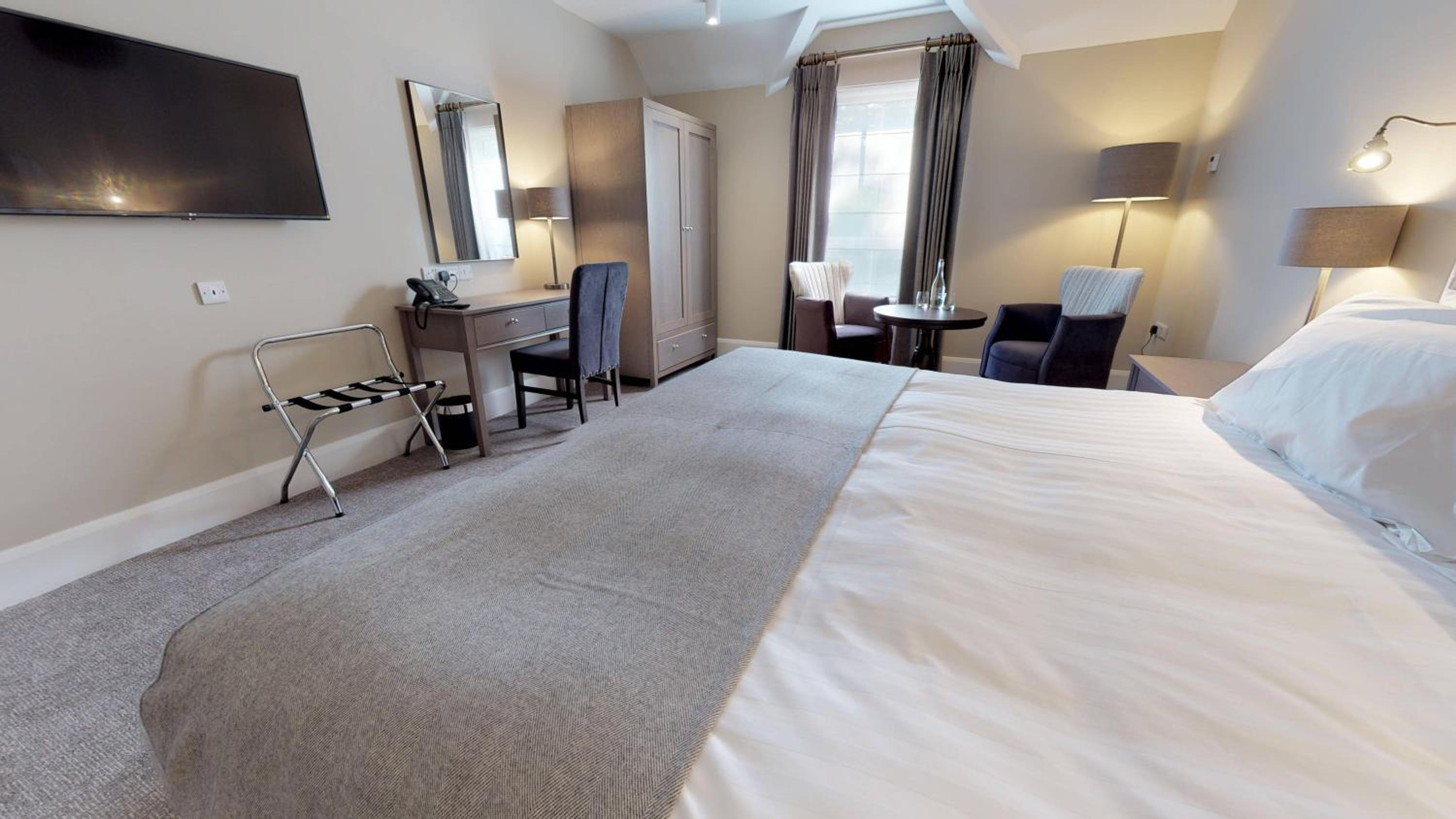 Spacious Family Room - Photo 1