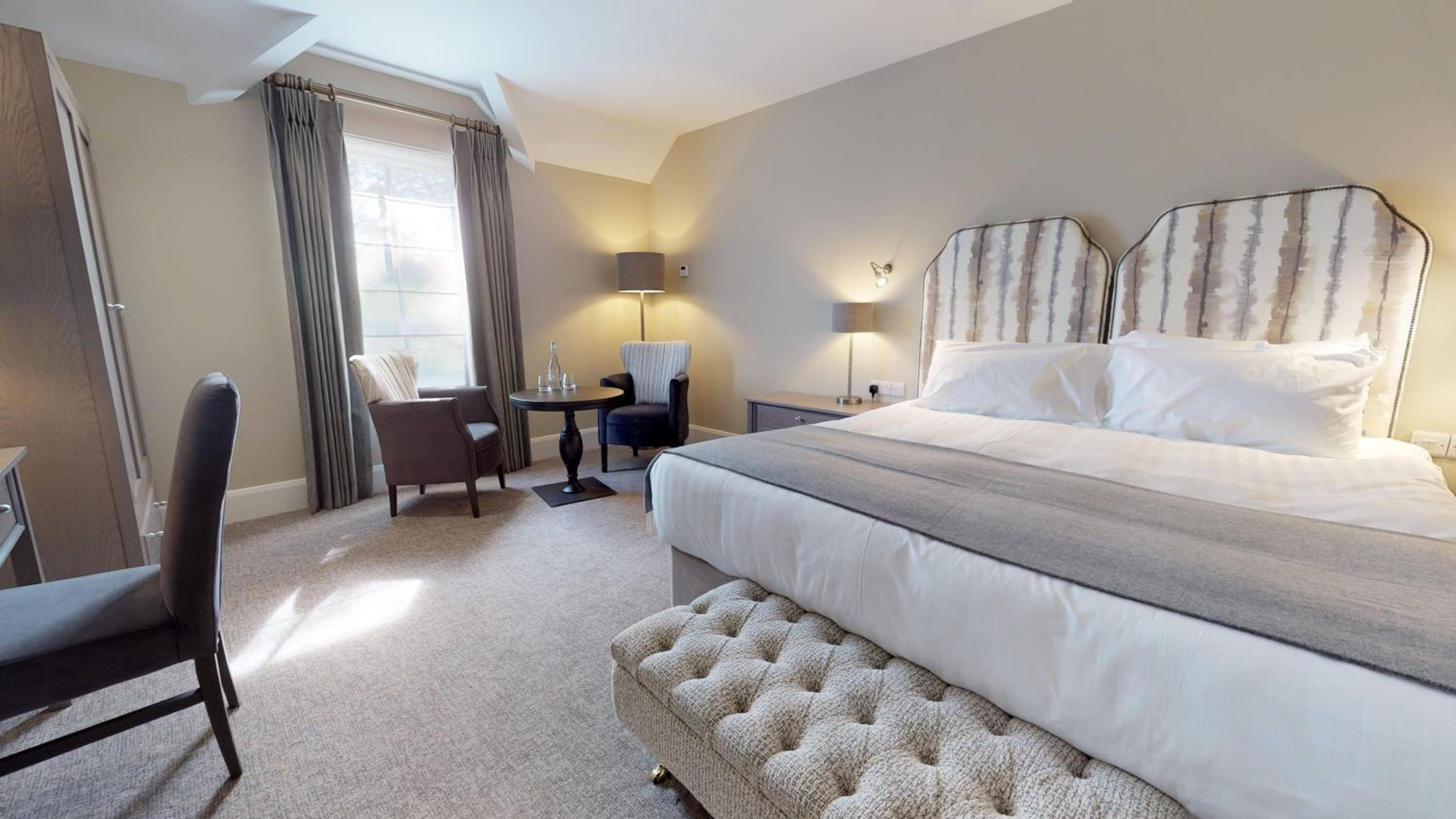 Spacious Family Room - Photo 2