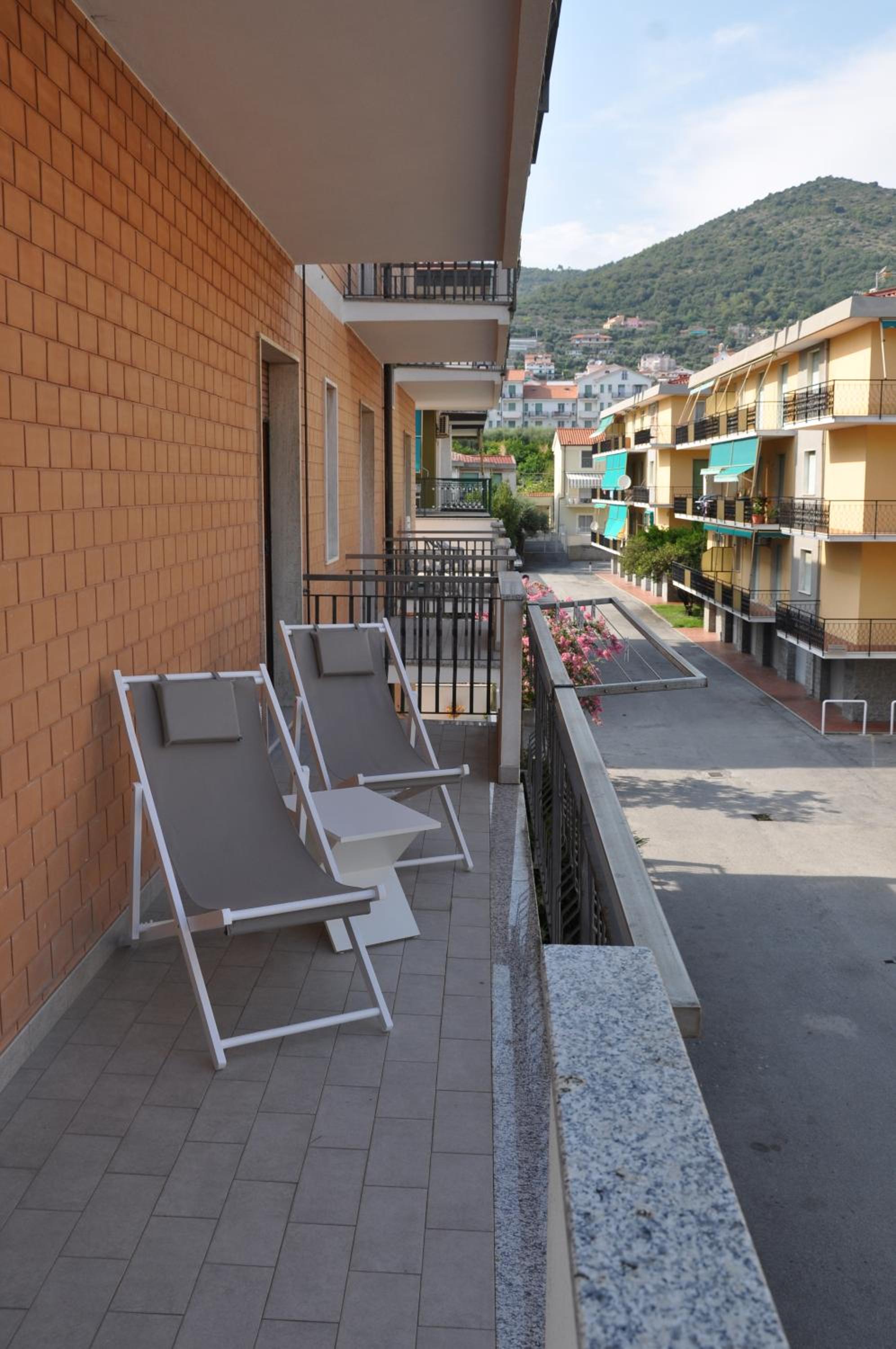 Apartment with Balcony photo 3