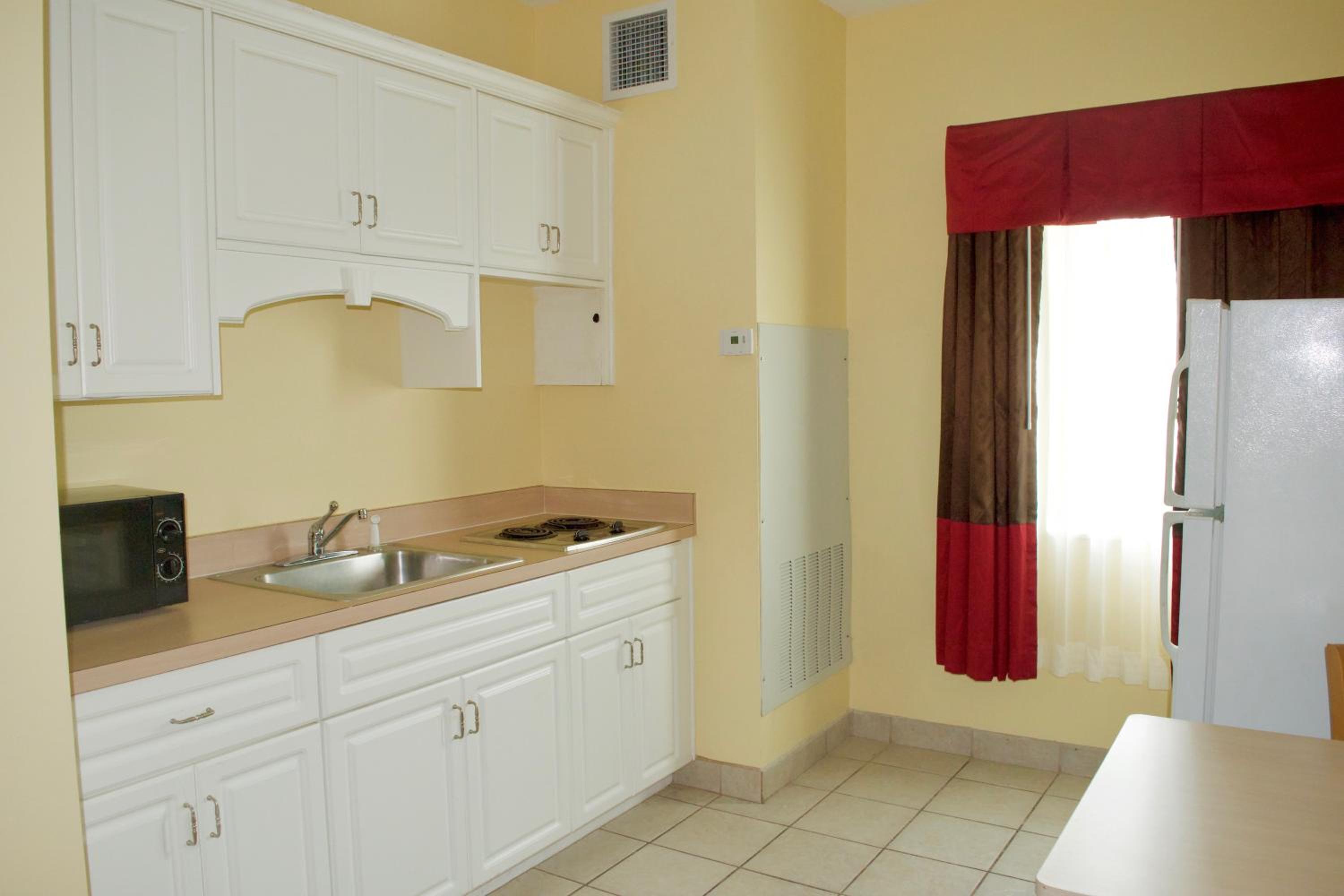 Studio with Two Queen Beds - Non-Smoking - Photo 4