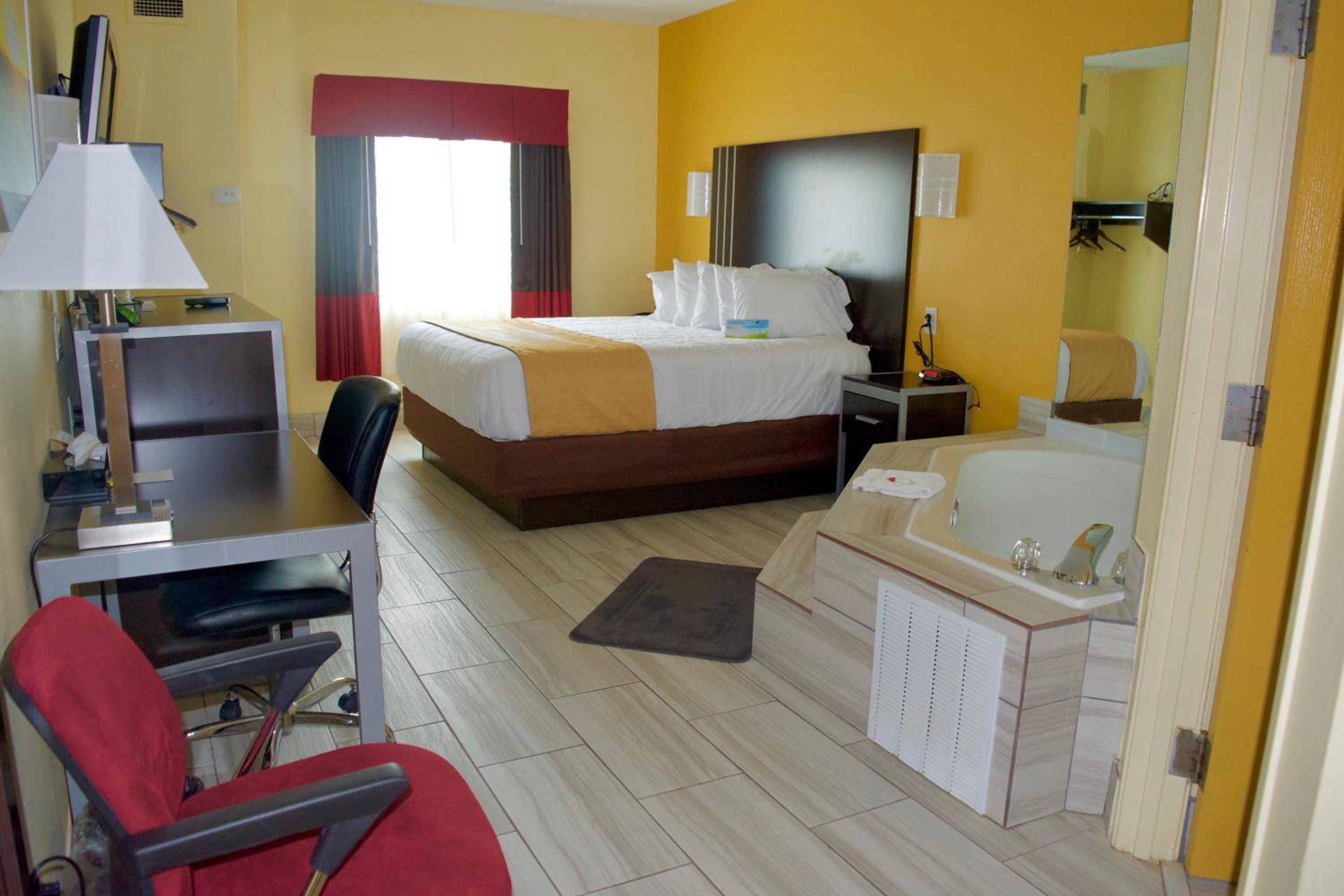 King Studio Suite - Non-Smoking - Photo 2