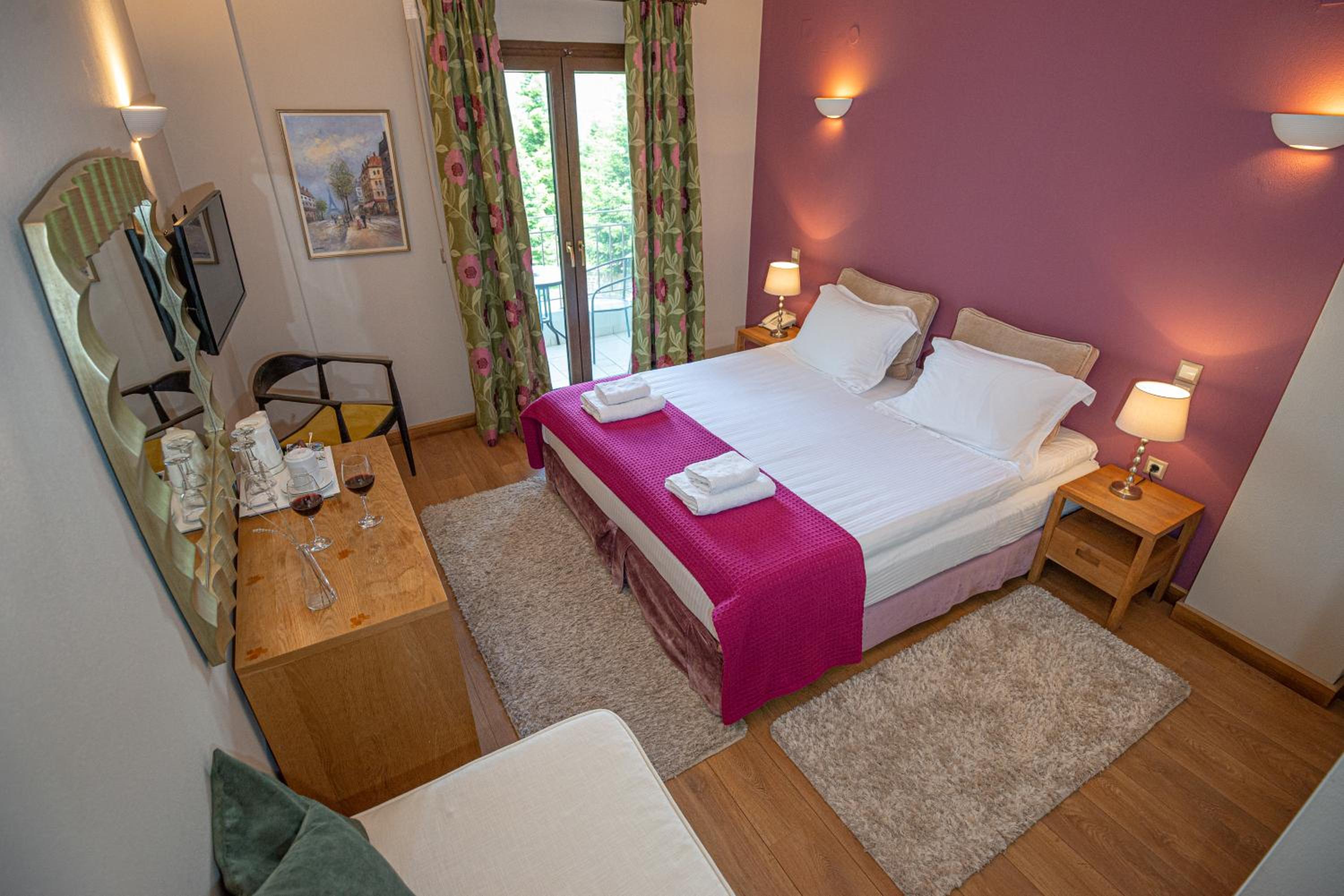 Double or Twin Room with Mountain View