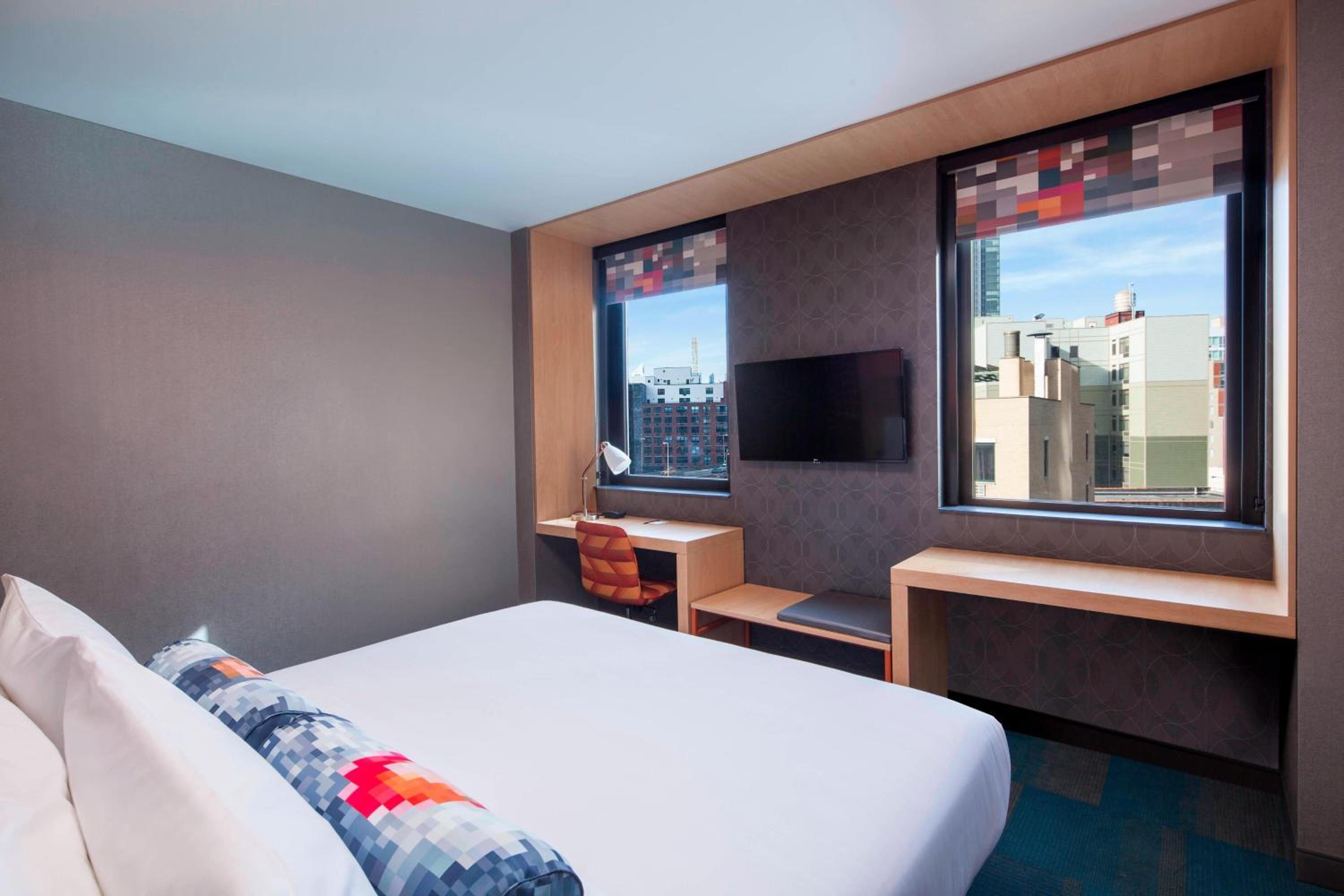 King Room with Roll-In Shower - Mobility Access/Hearing Accessible