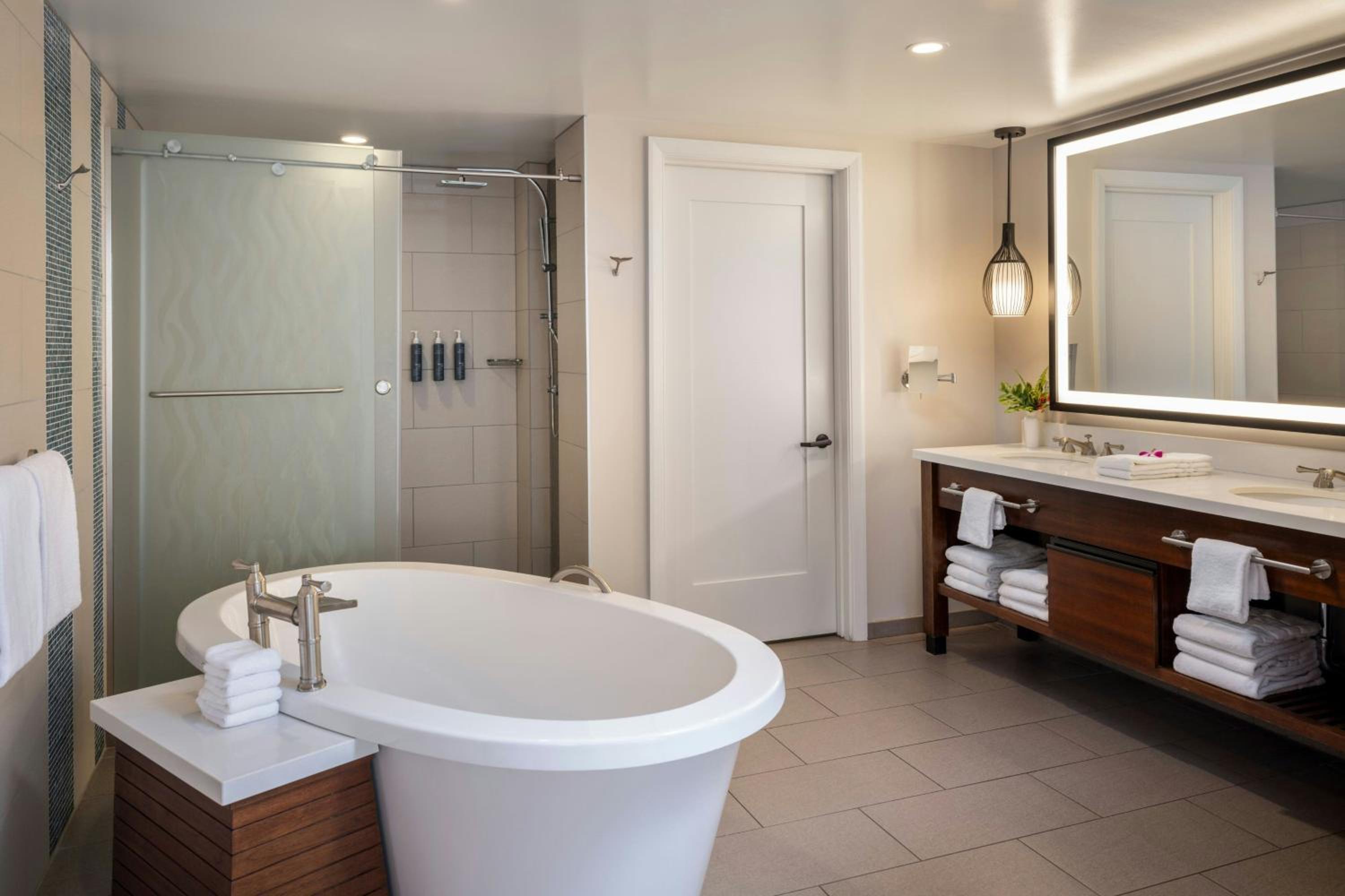 Two-Bedroom Suite with Balcony and Resort View thumbnail 6