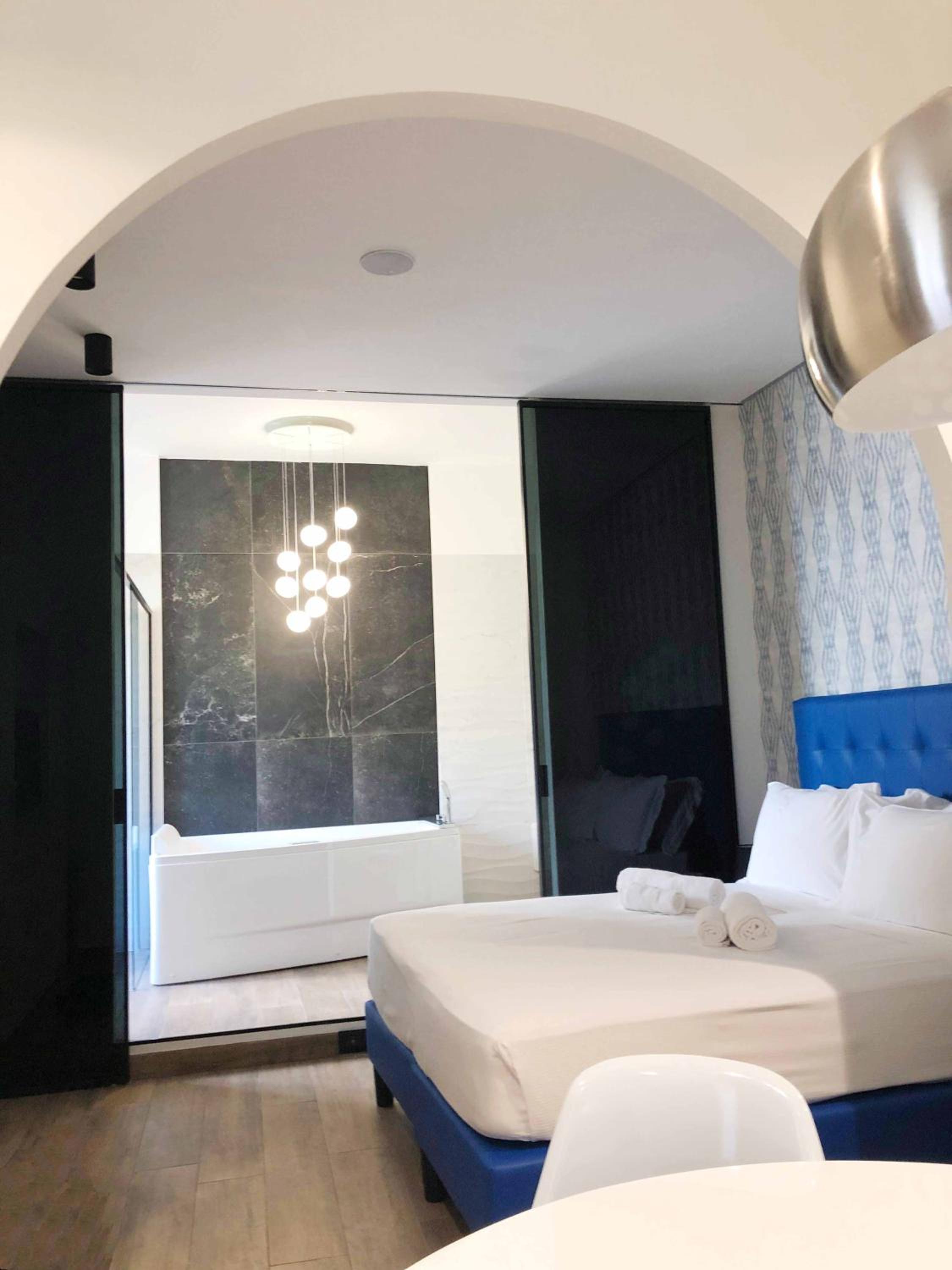 Deluxe Suite with Spa Bath photo 1