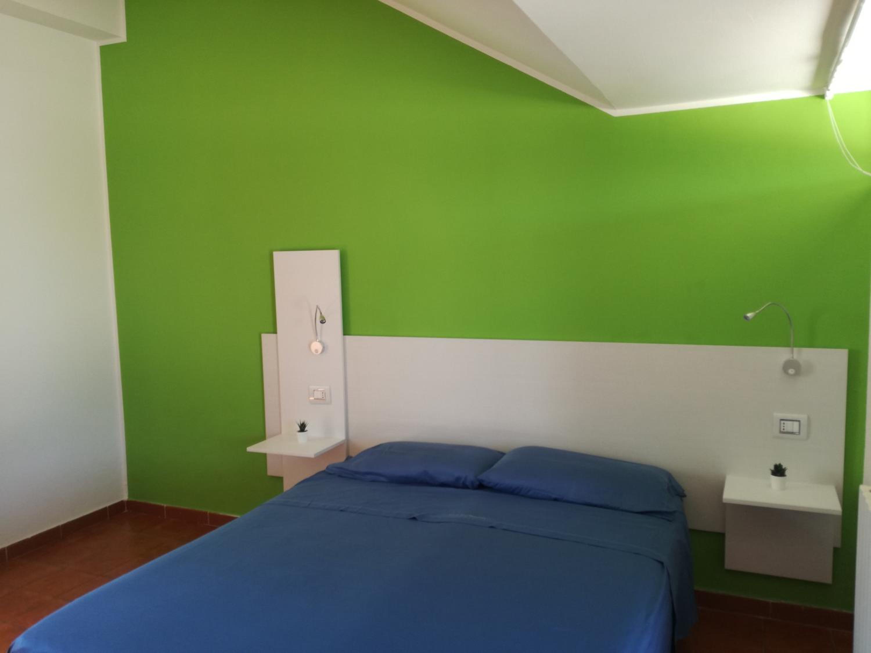 Deluxe Double Room with Shower - Photo 7
