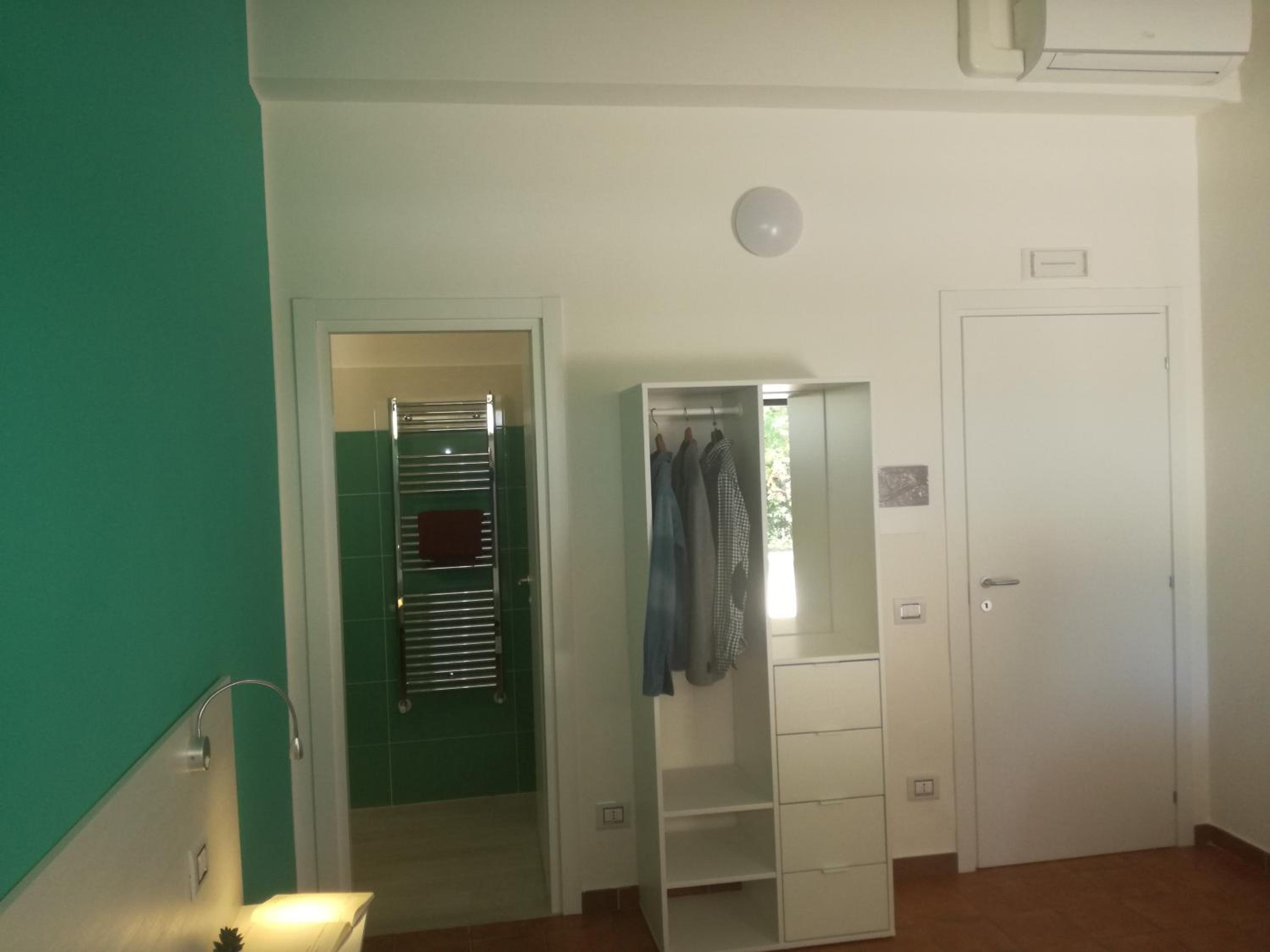 Double or Twin Room with Bathroom - Photo 5