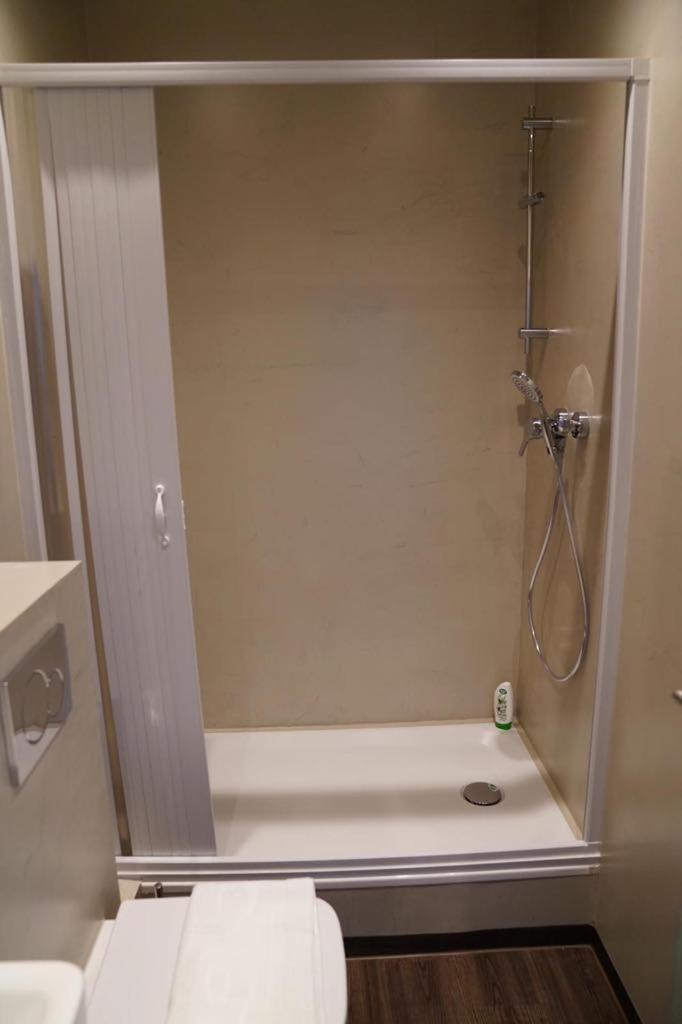 Double Room with Private Bathroom - Photo 7