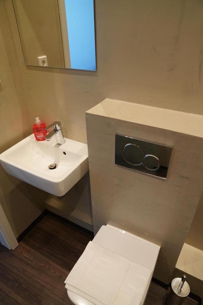 Double Room with Private Bathroom - Photo 3