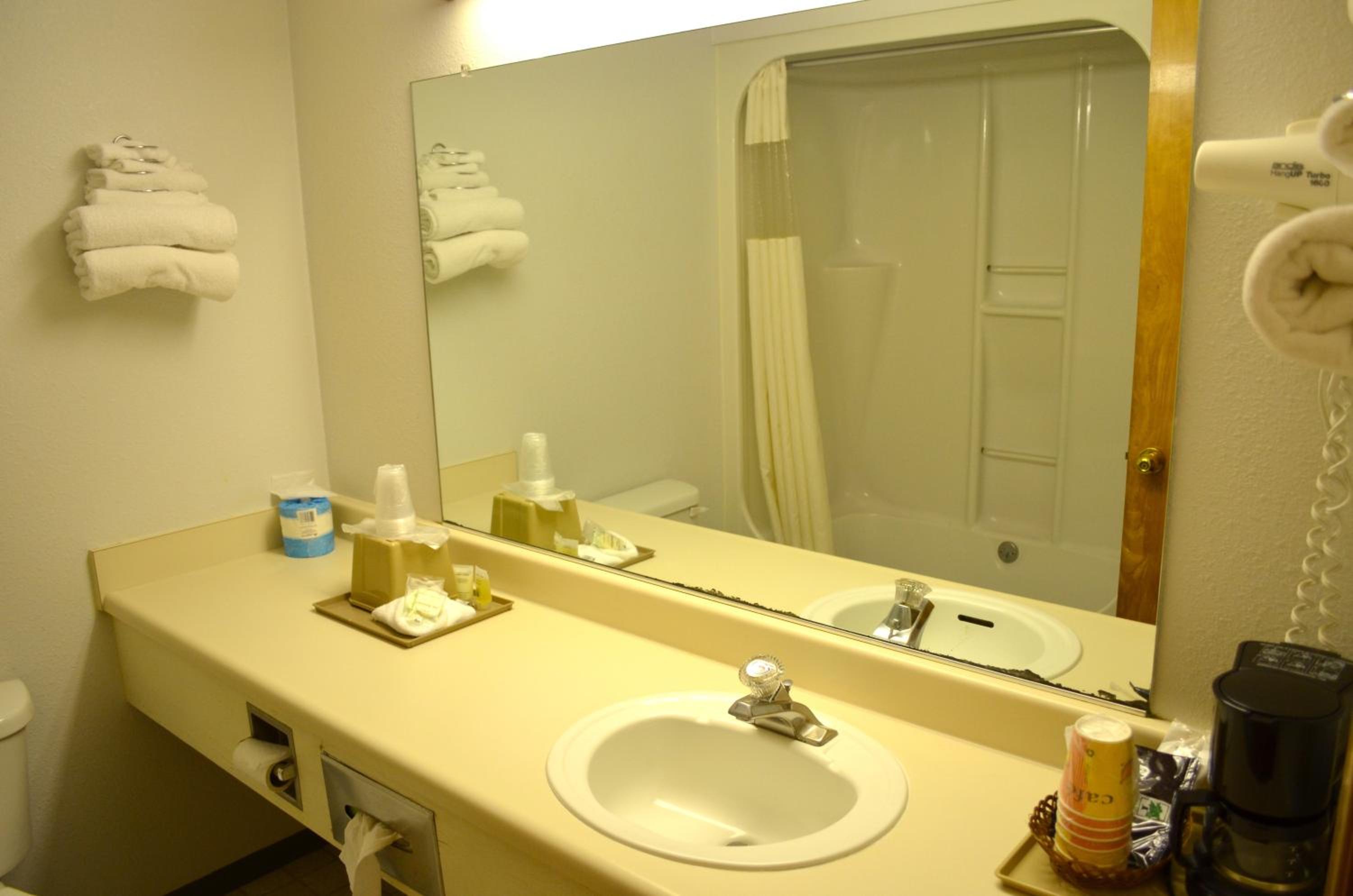 Queen Room - Photo 3
