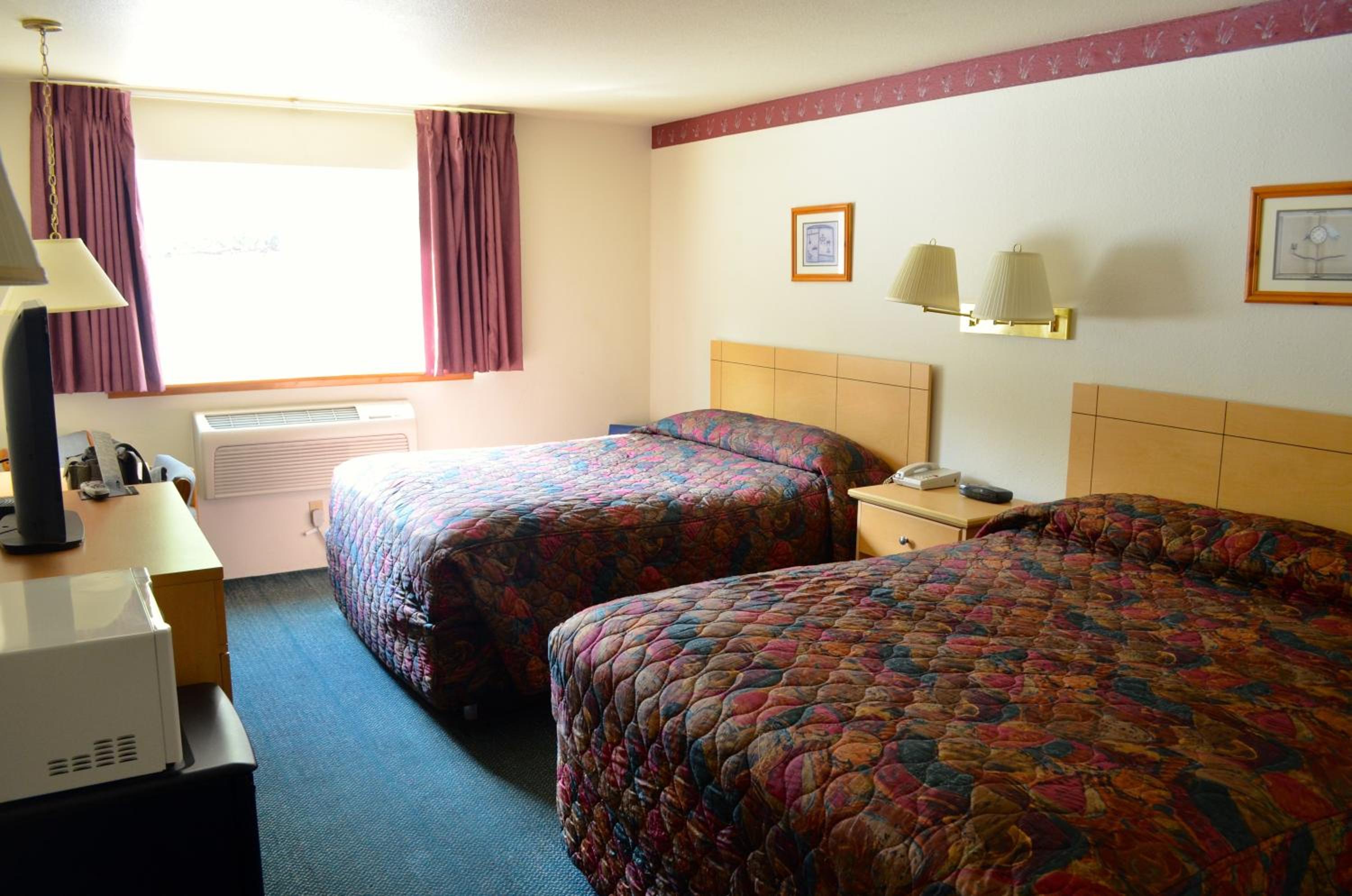 Queen Room with Two Queen Beds - Photo 1