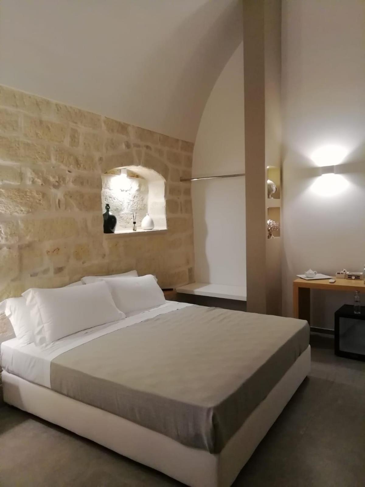 Deluxe Double Room with Shower photo 2