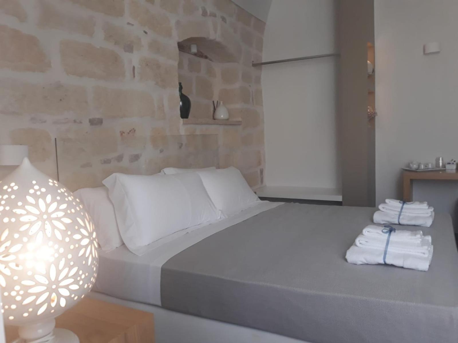 Deluxe Double Room with Shower photo 3