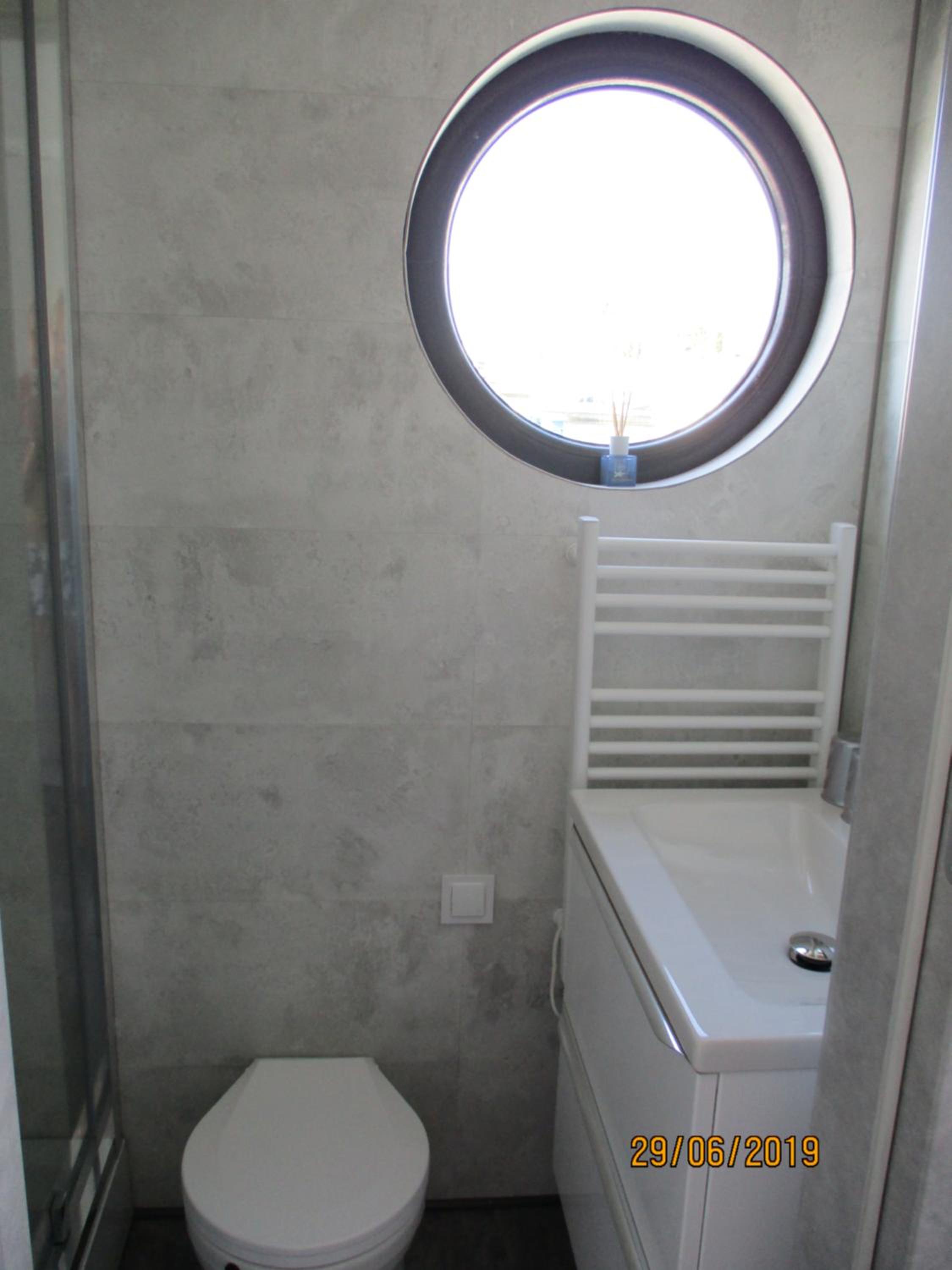 Mobile Home photo 2