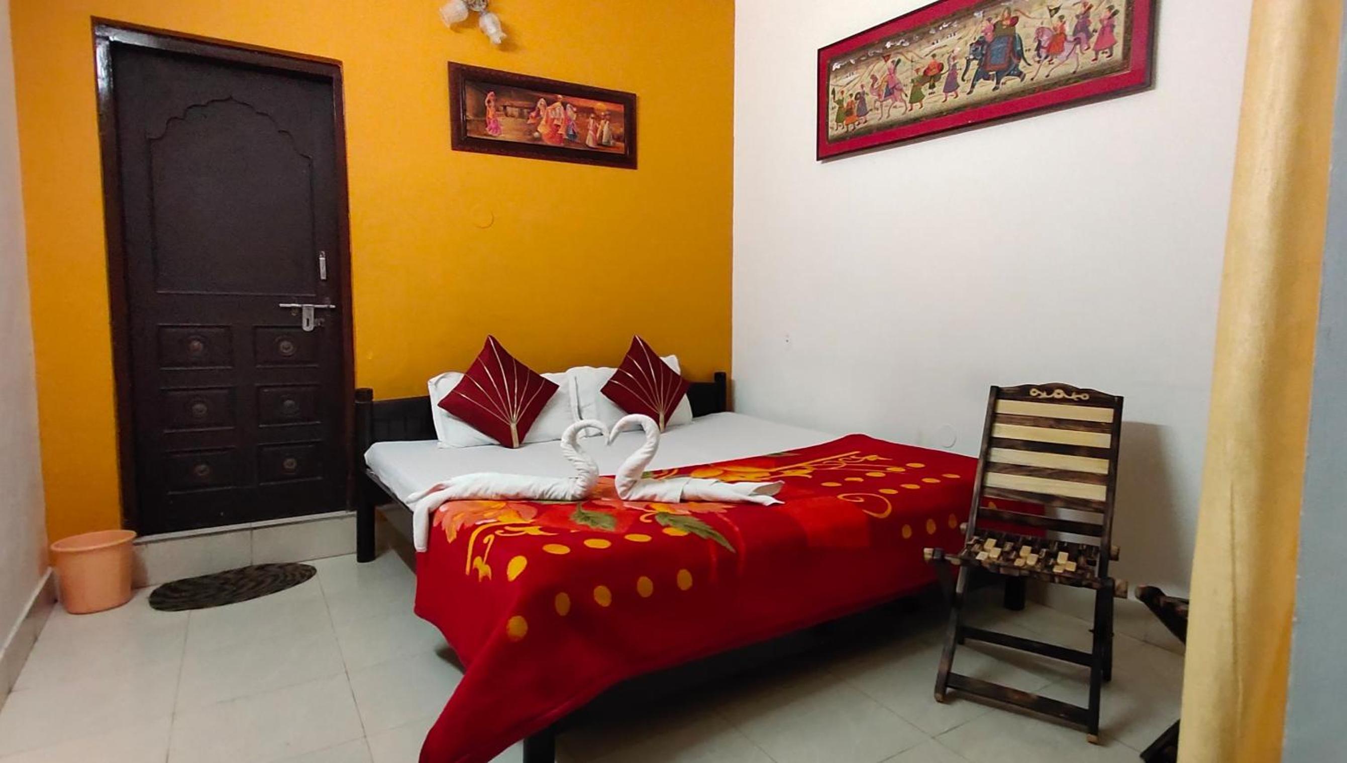 Standard Double Room - Photo 13