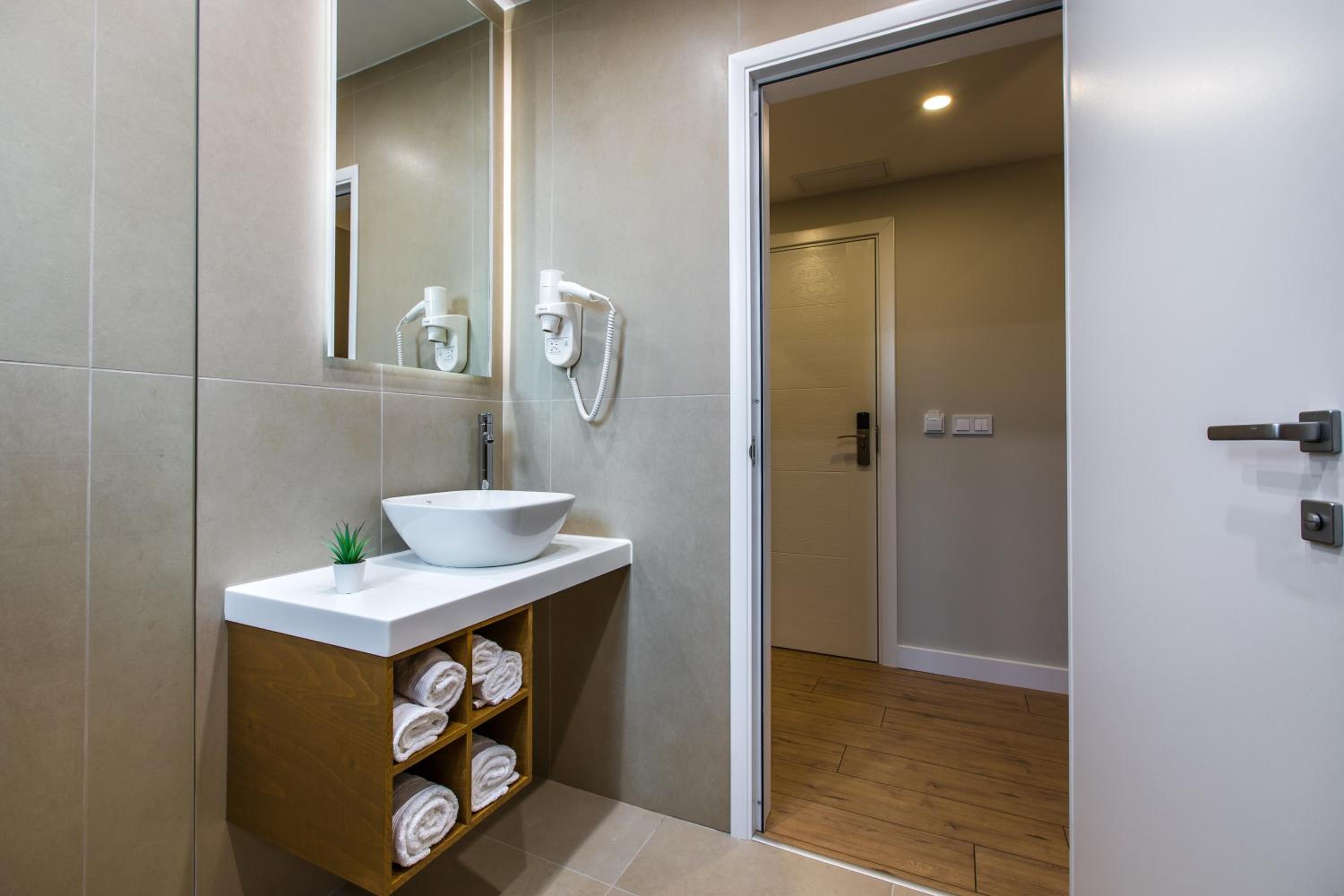 Superior Double Room - Ground Floor - Photo 10