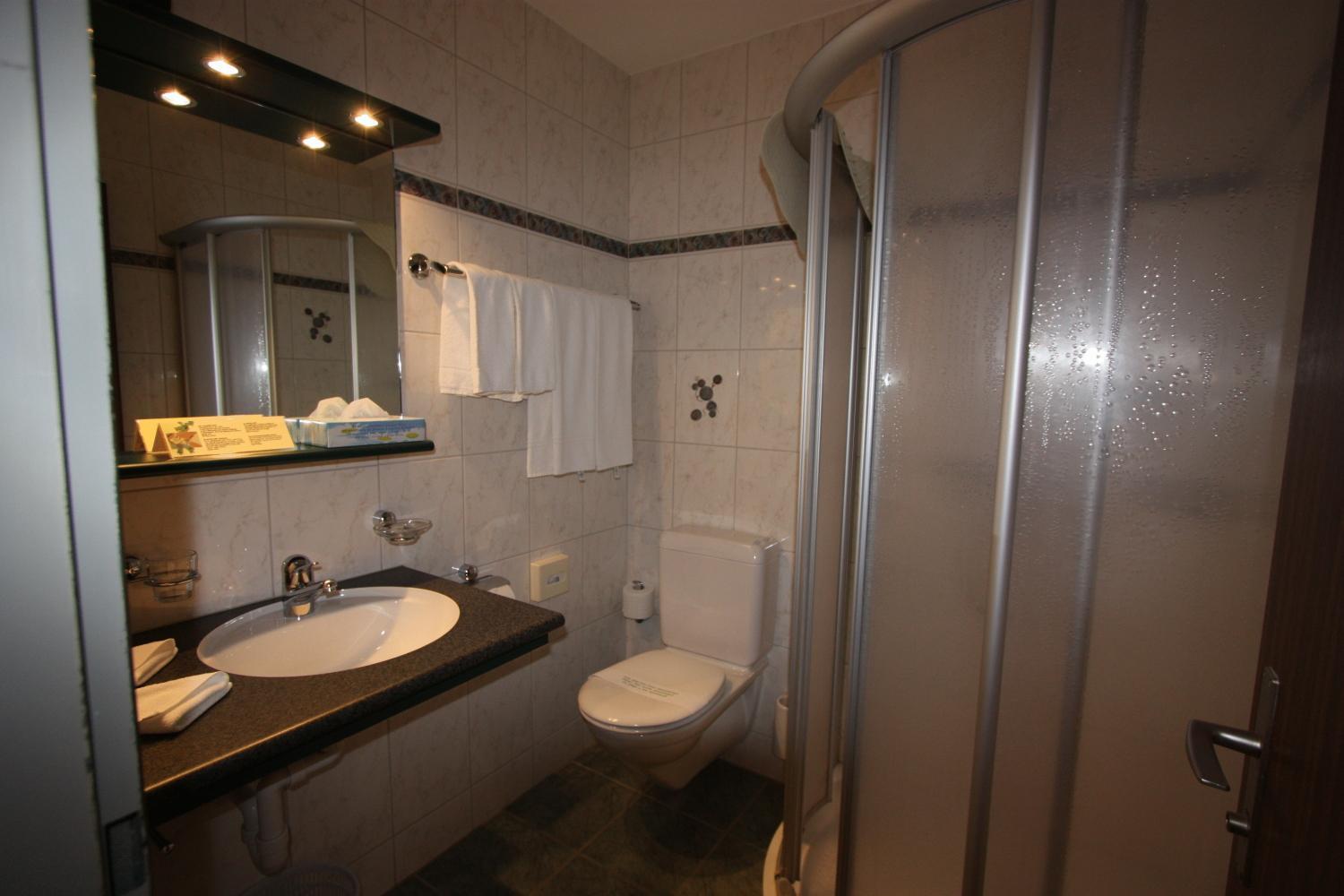 Superior Twin Room with Balcony - Photo 4