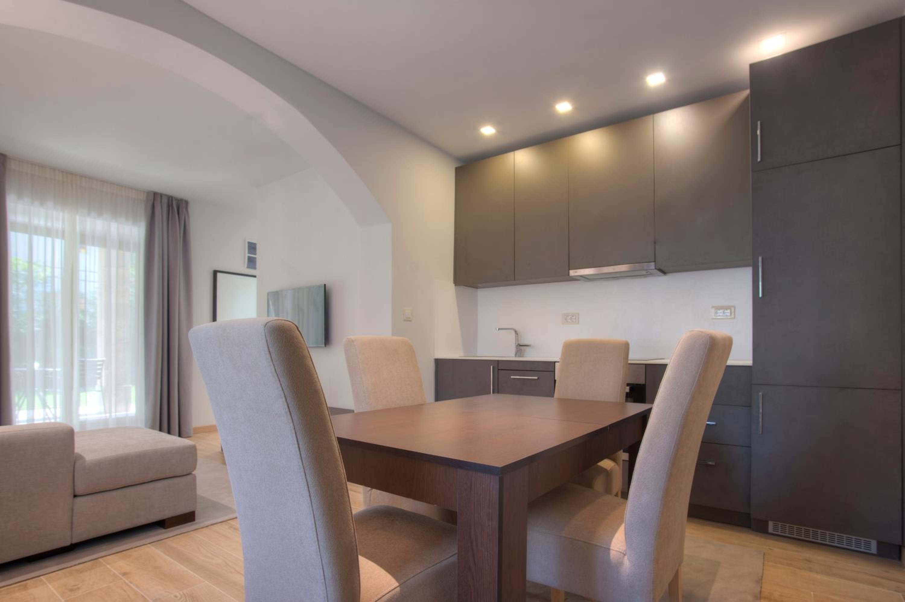 One-Bedroom Apartment - Photo 3