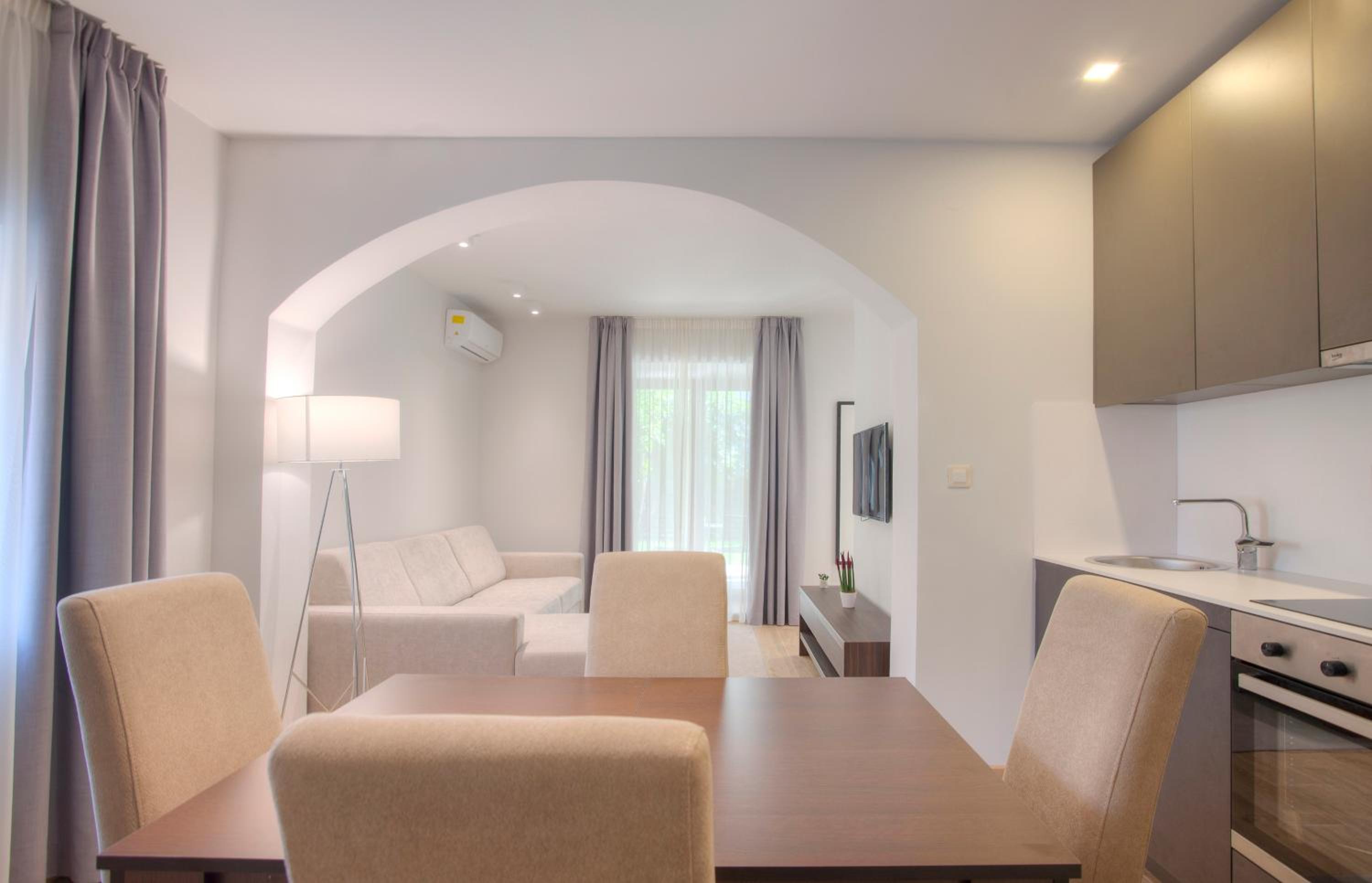One-Bedroom Apartment - Photo 4